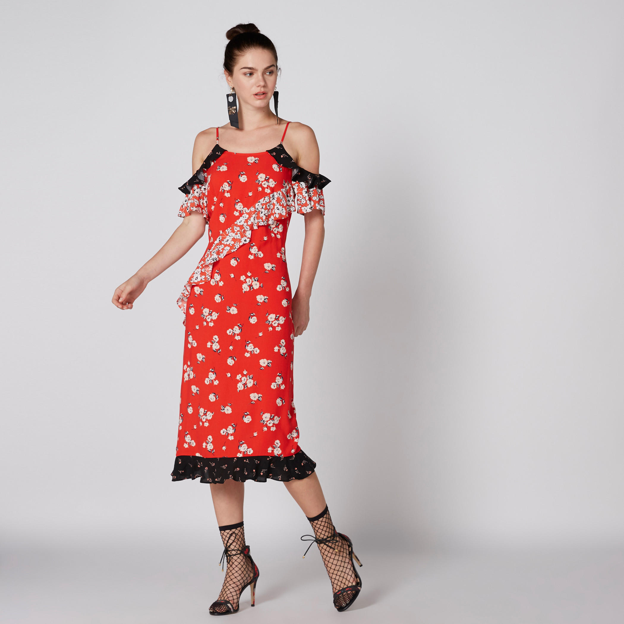 فستان متوسط الطول بأكتاف مكشوفة وتفاصيل كشكش وطبعات أزهار-women-clothing-dresses-image-4