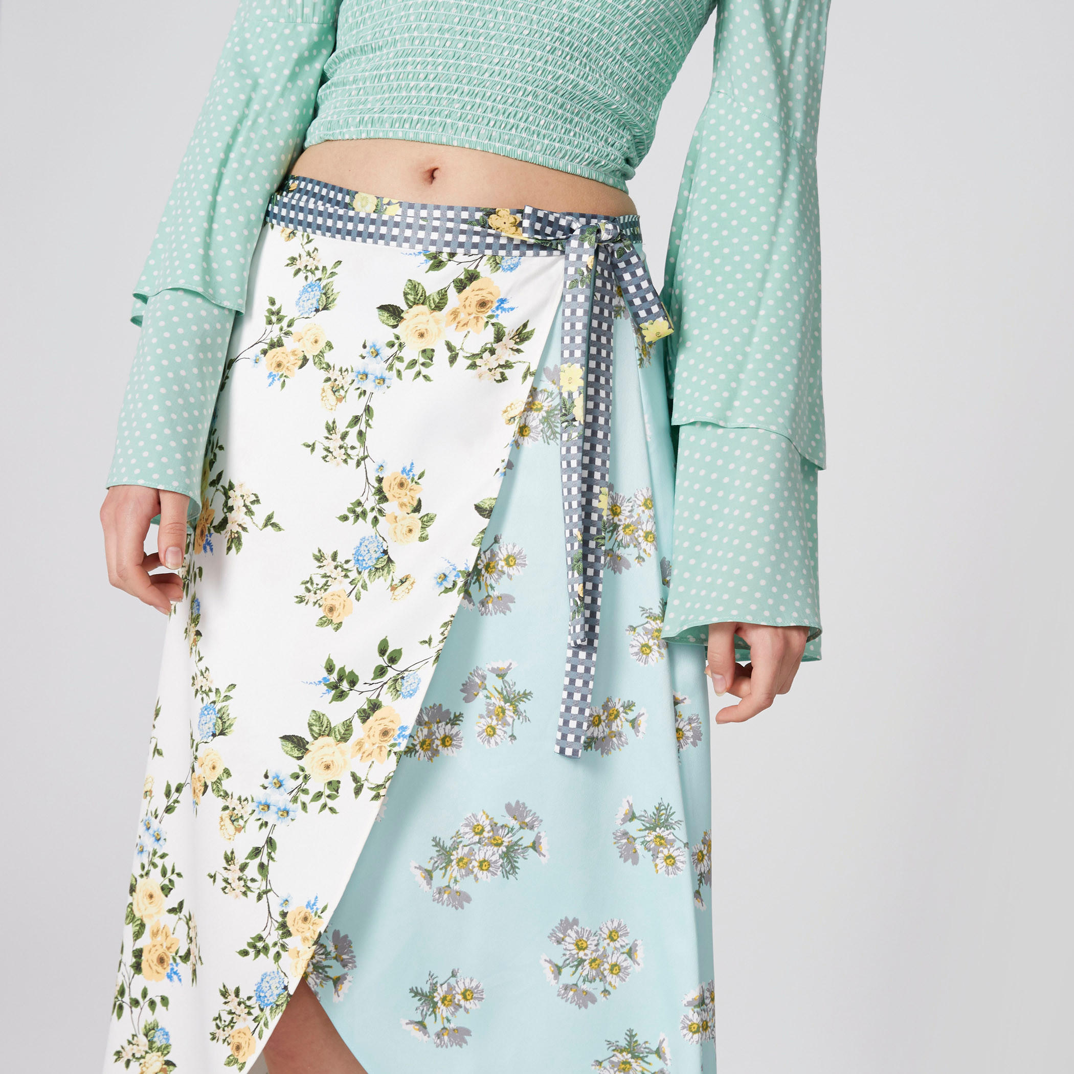 تنورة ملفوفة بطول غير مستوٍ وطبعات أزهار-women-clothing-bottoms-skirts-image-4