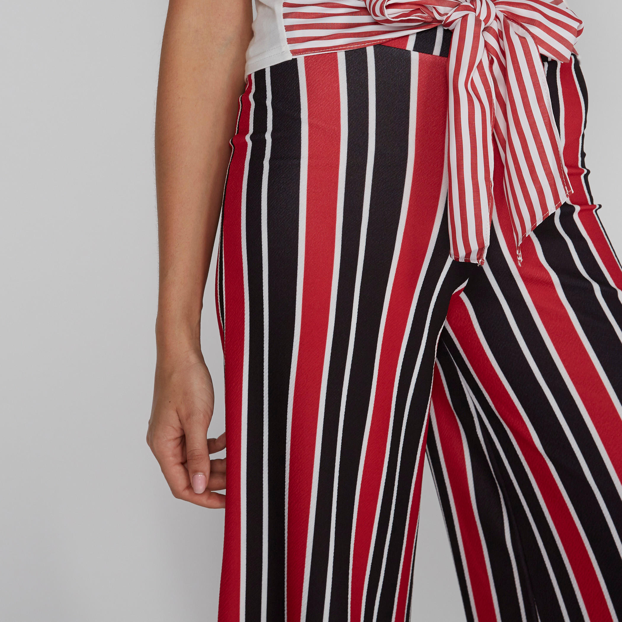 بنطال واسع الساقين مقلّم بخصر مطّاطي-women-clothing-bottoms-trousers-image-2