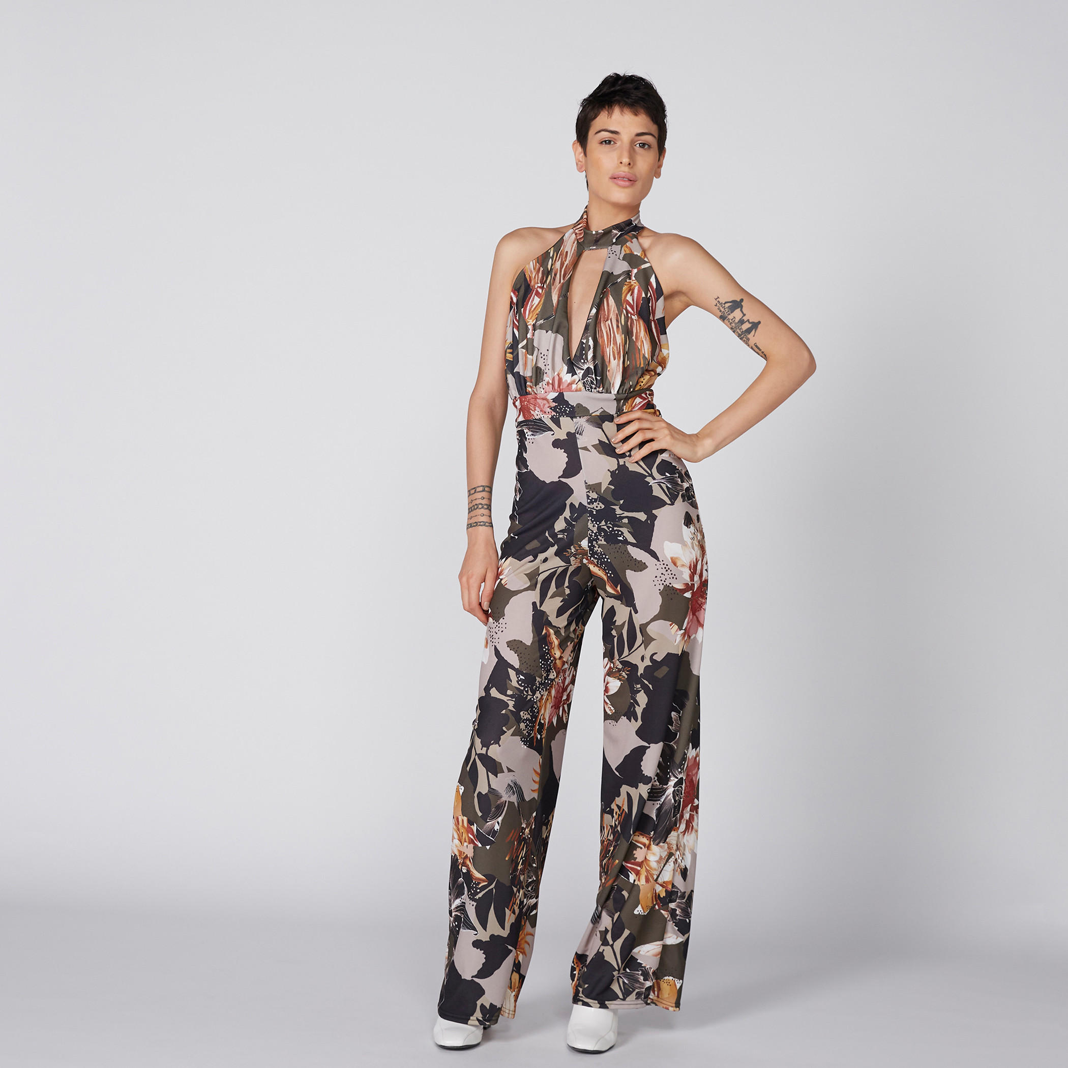 أفرول بطبعات زهرية وياقة هالتر-women-clothing-jumpsuits-image-1