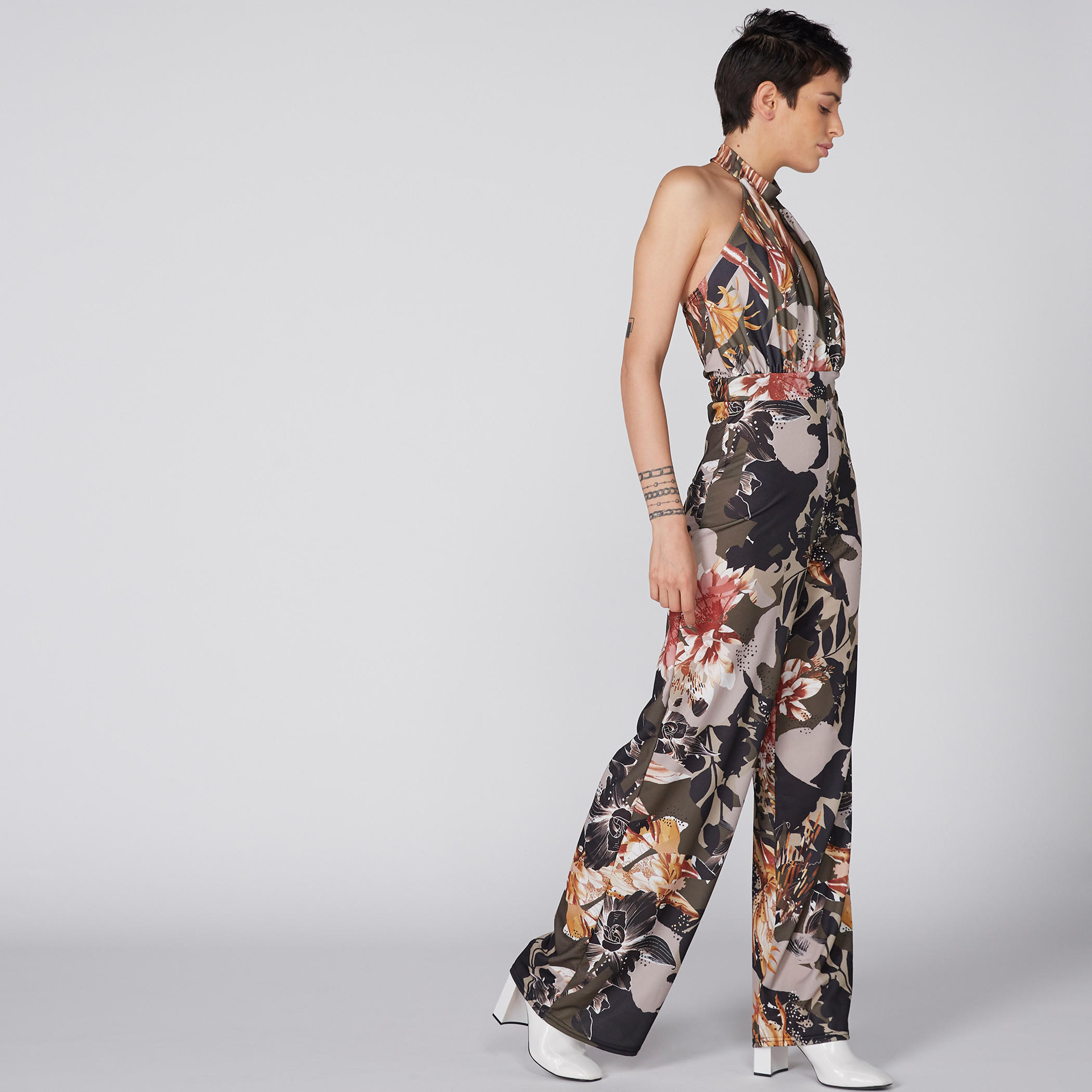 أفرول بطبعات زهرية وياقة هالتر-women-clothing-jumpsuits-image-2