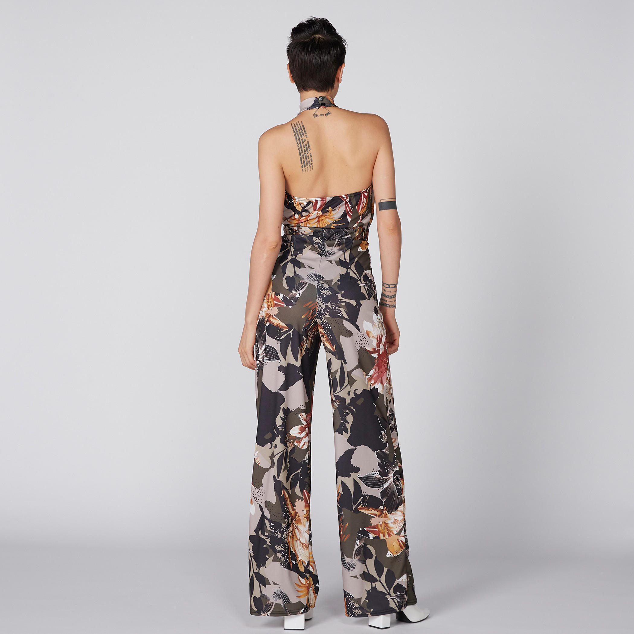 أفرول بطبعات زهرية وياقة هالتر-women-clothing-jumpsuits-image-3