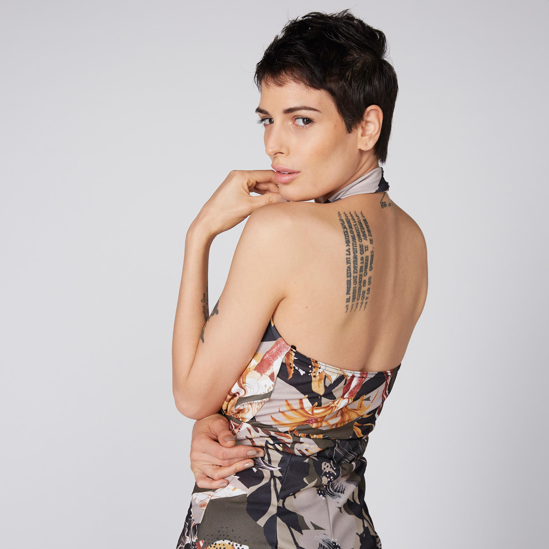 أفرول بطبعات زهرية وياقة هالتر-women-clothing-jumpsuits-image-4