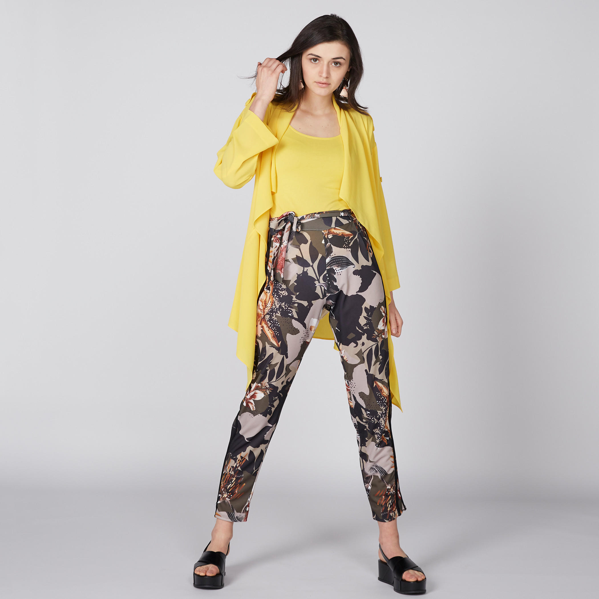 بنطال طويل برباط إغلاق وطبعات-women-clothing-bottoms-trousers-image-1