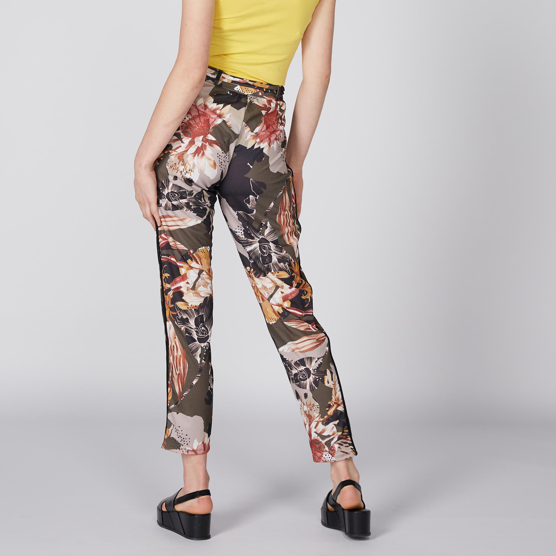 بنطال طويل برباط إغلاق وطبعات-women-clothing-bottoms-trousers-image-5