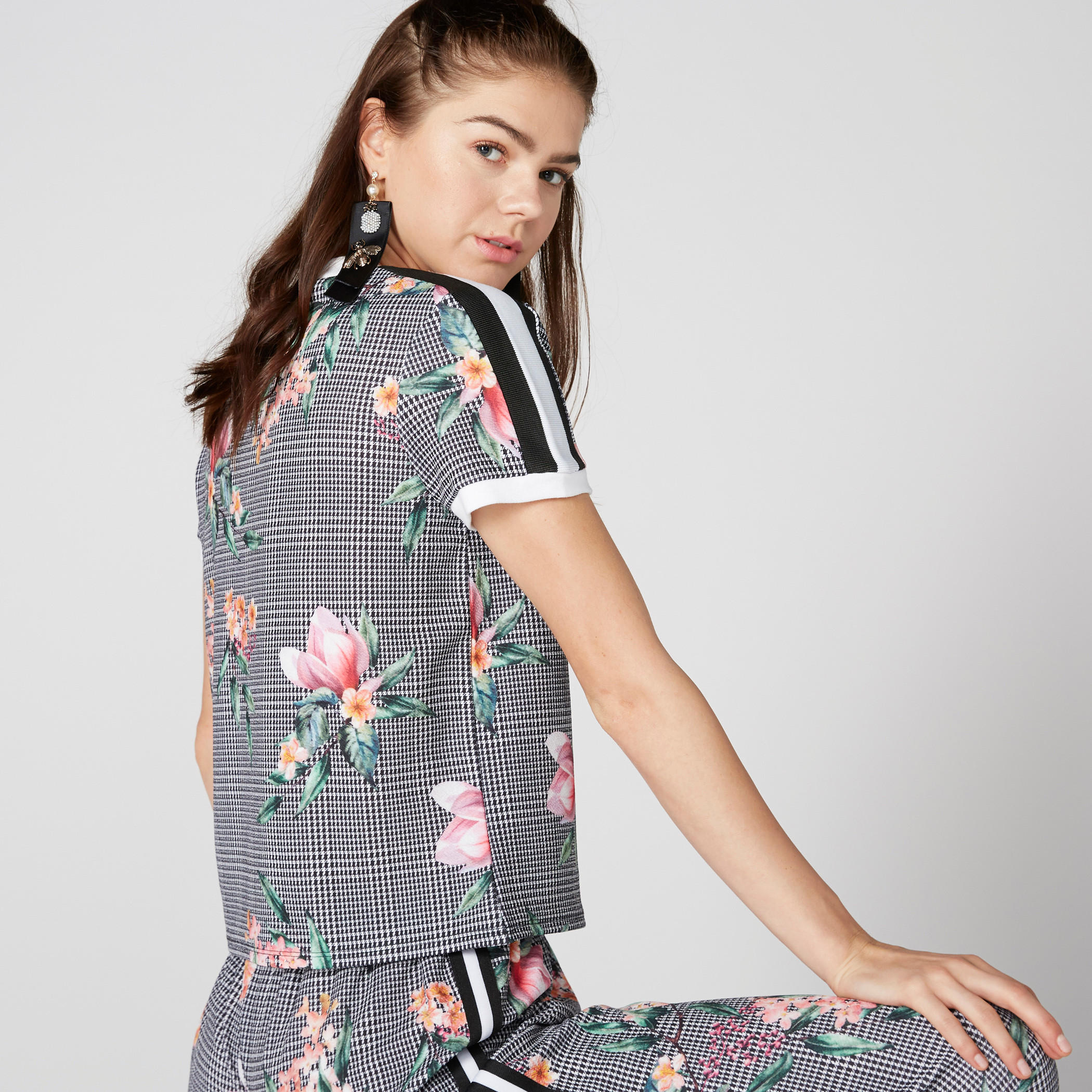 تيشيرت بياقة مستديرة وأكمام قصيرة وطبعات-women-clothing-shirtsandblouses-shirts-image-3