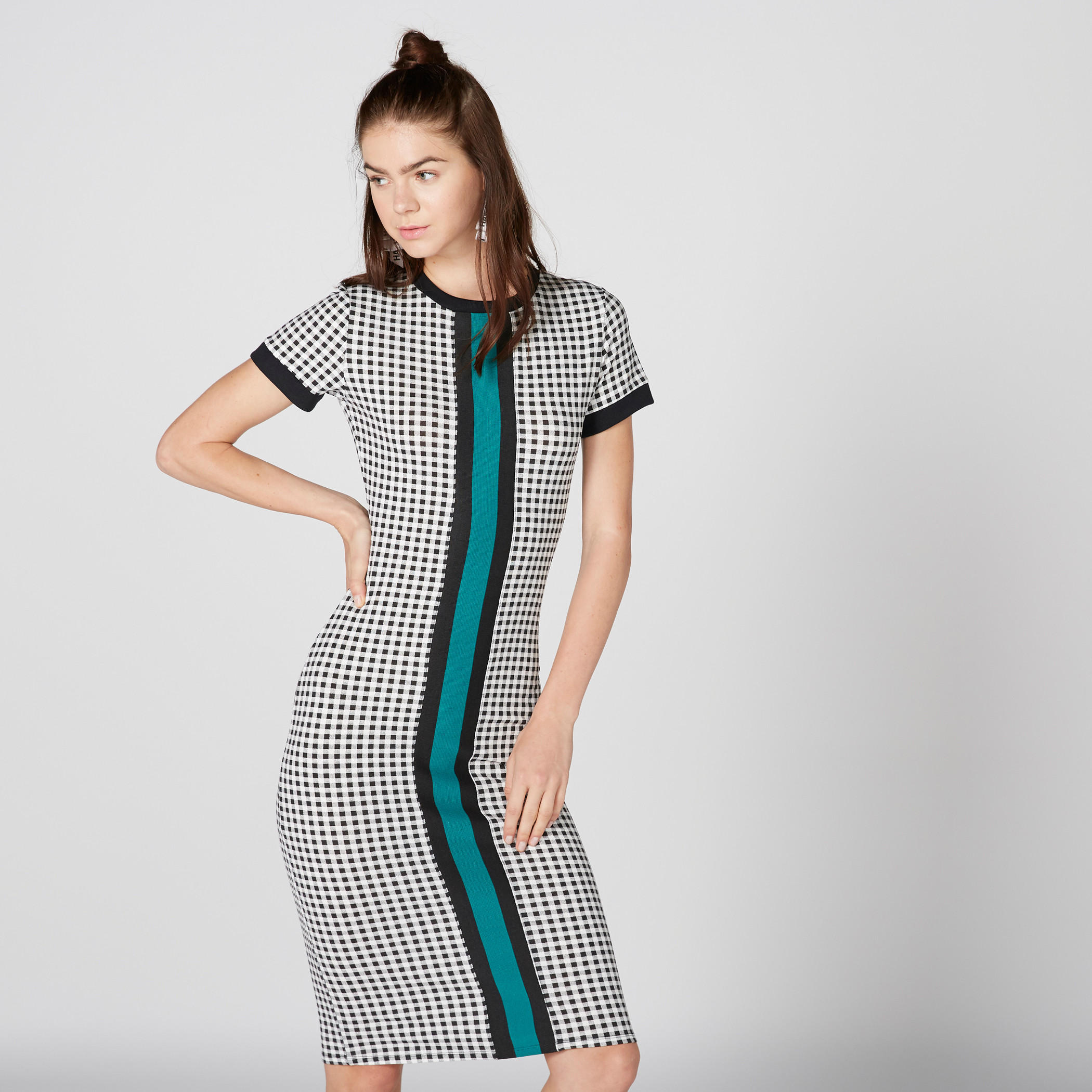 فستان كاروهات متوسط الطول بياقة مستديرة وأكمام قصيرة-women-clothing-dresses-image-3