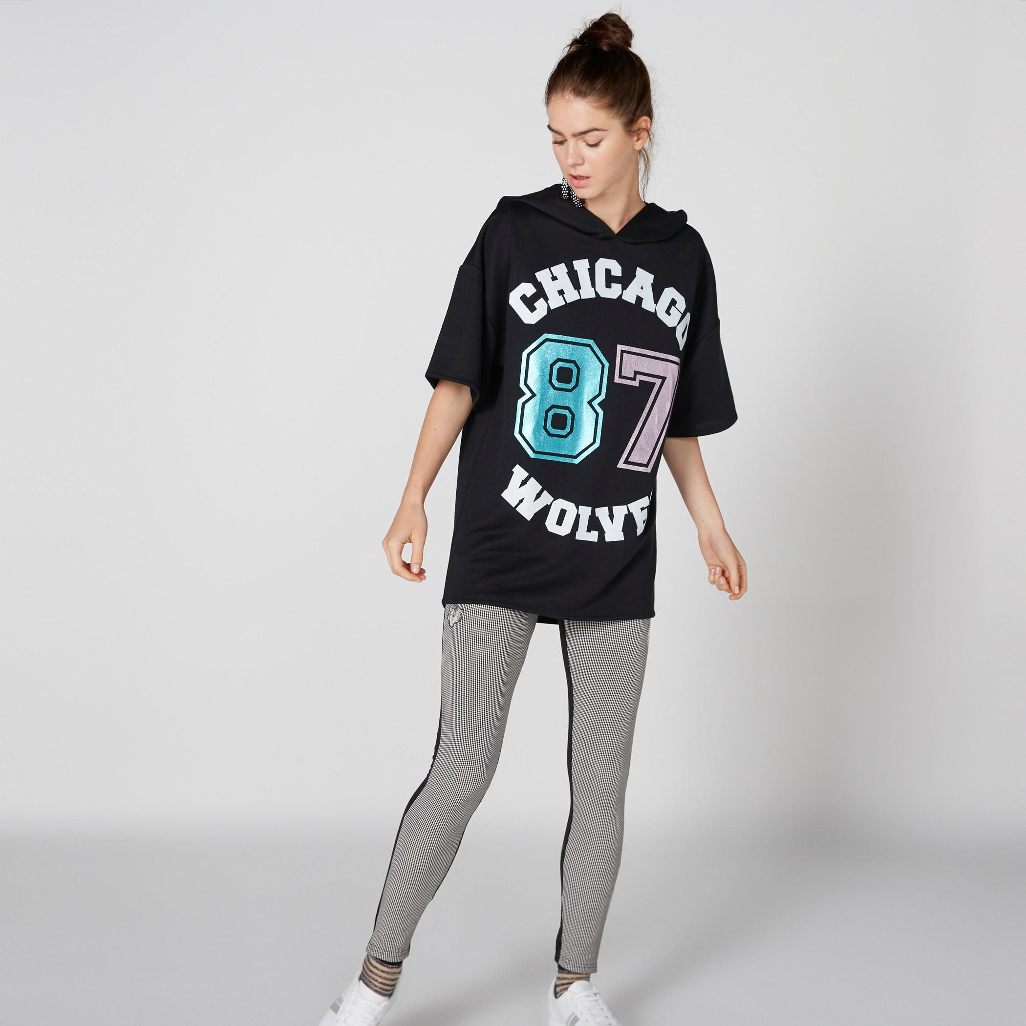 سويت شيرت بأكمام قصيرة وطبعات وقبعة-women-winterwear-hoodiesandsweatshirts-hoodies-image-1