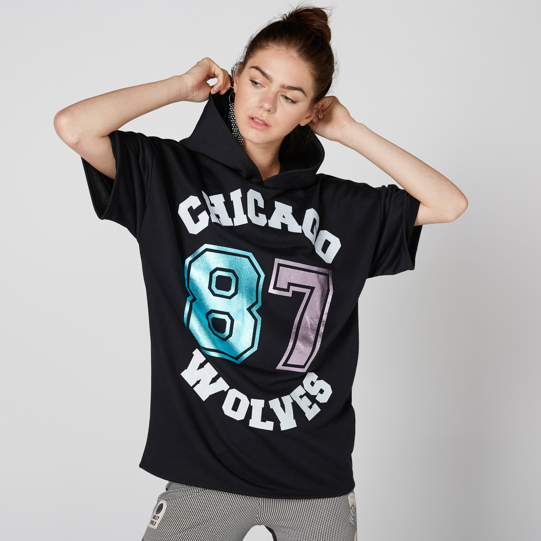 سويت شيرت بأكمام قصيرة وطبعات وقبعة-women-winterwear-hoodiesandsweatshirts-hoodies-image-2
