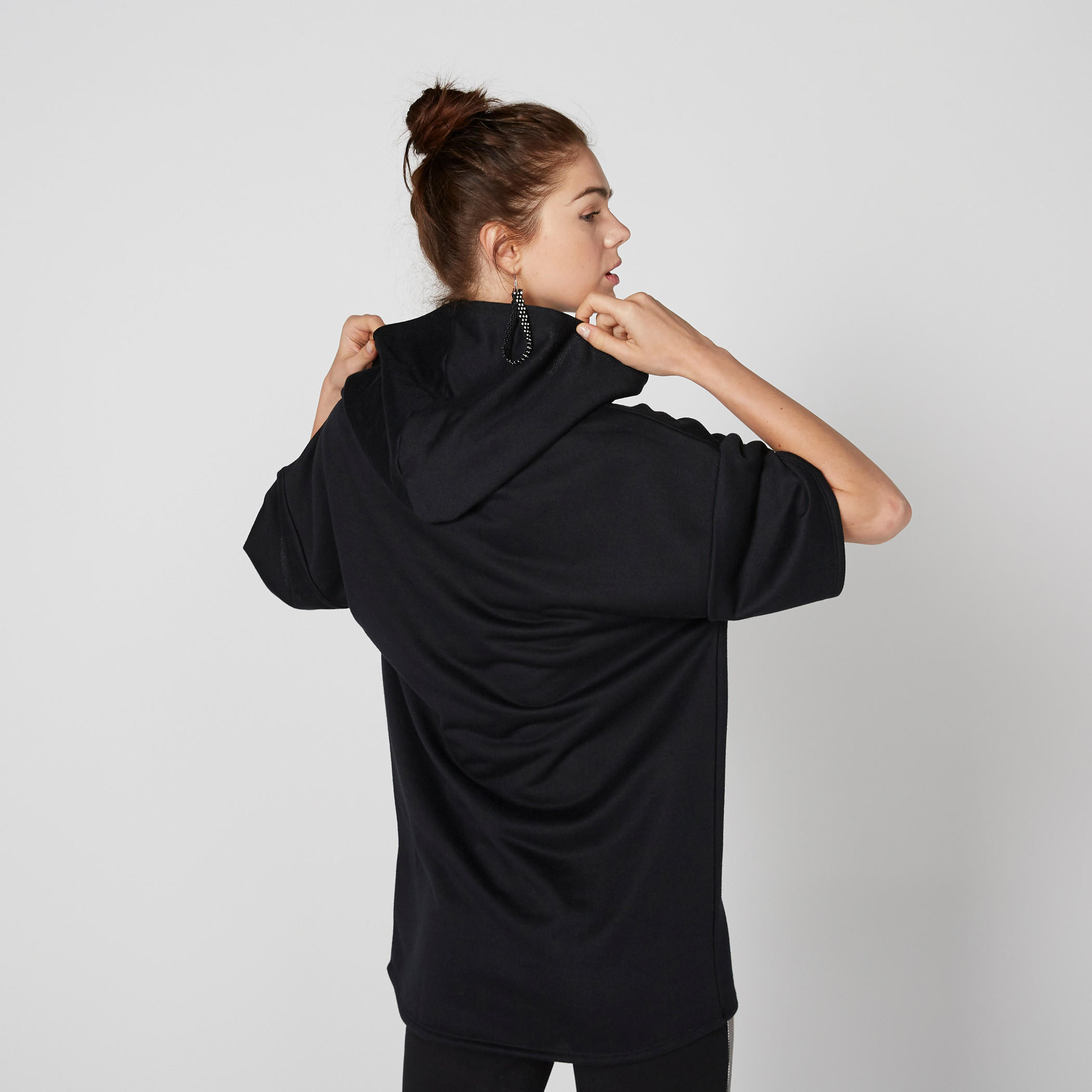 سويت شيرت بأكمام قصيرة وطبعات وقبعة-women-winterwear-hoodiesandsweatshirts-hoodies-image-3