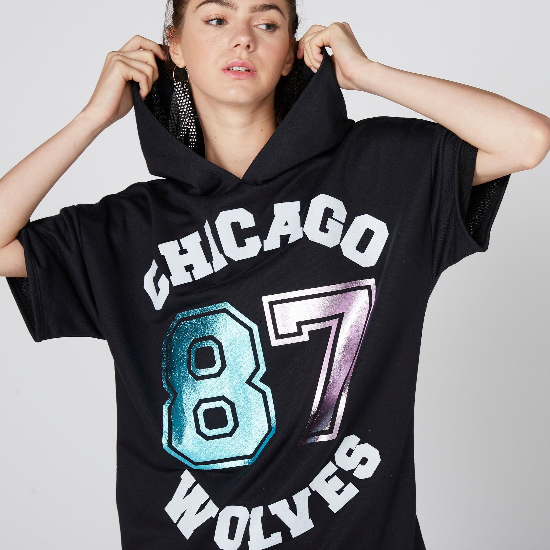 سويت شيرت بأكمام قصيرة وطبعات وقبعة-women-winterwear-hoodiesandsweatshirts-hoodies-image-4