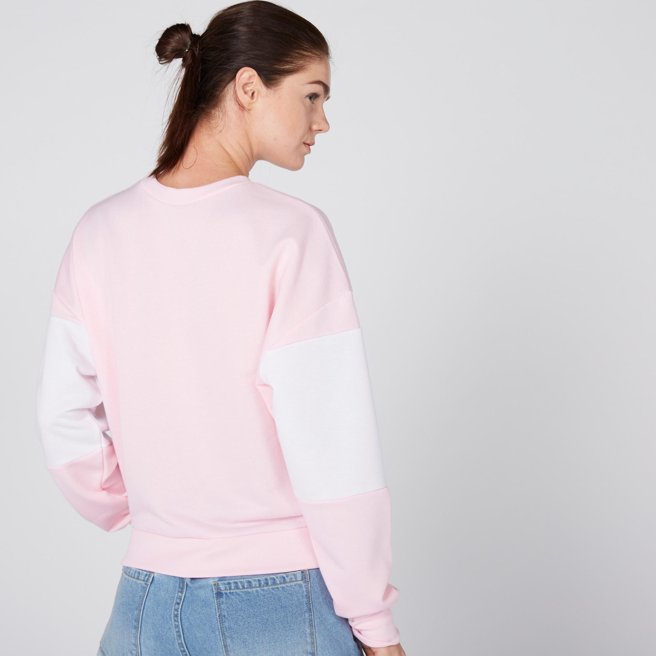 سويت شيرت بياقة ضيّقة وأكمام طويلة وطبعات-women-winterwear-hoodiesandsweatshirts-sweatshirts-image-3