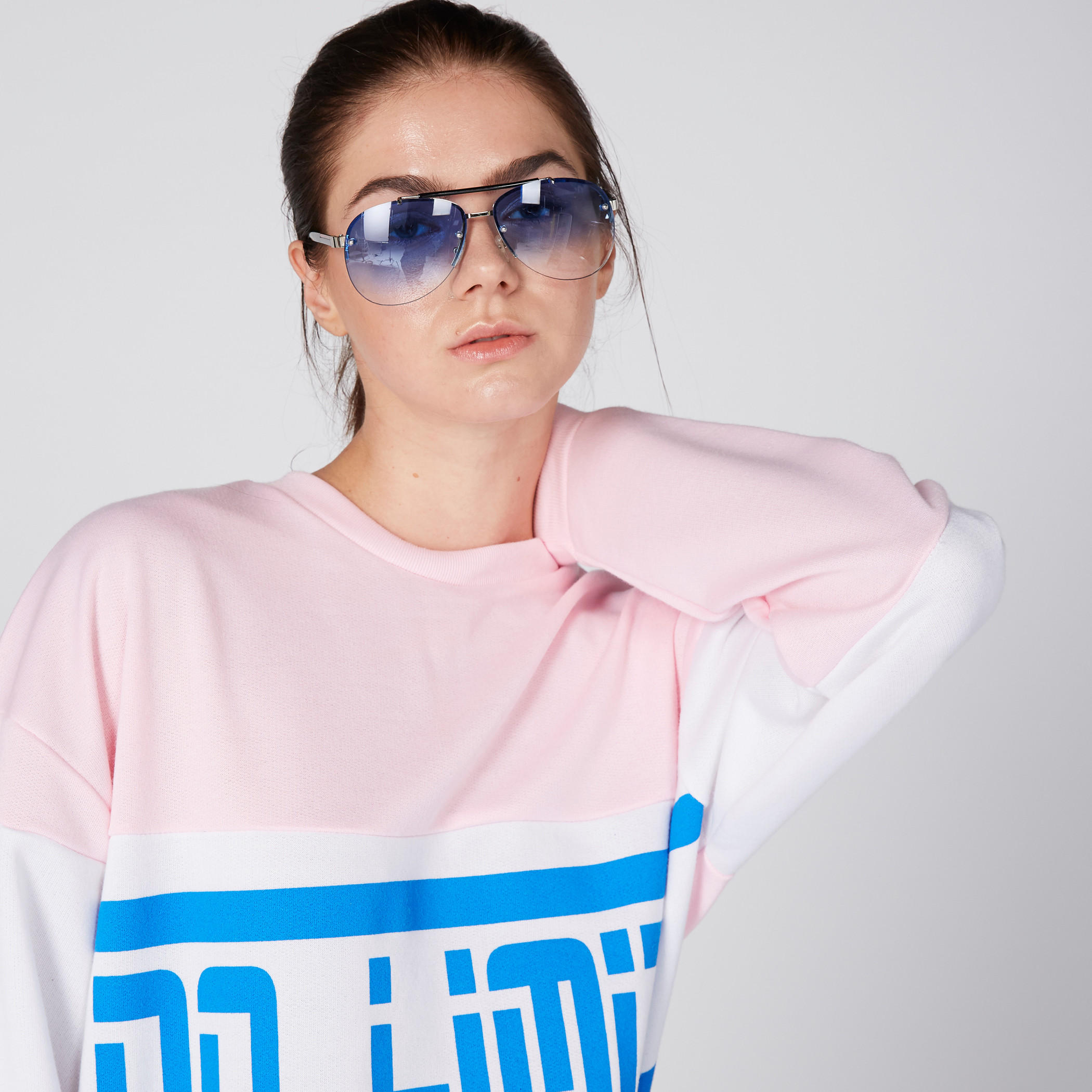 سويت شيرت بياقة ضيّقة وأكمام طويلة وطبعات-women-winterwear-hoodiesandsweatshirts-sweatshirts-image-4
