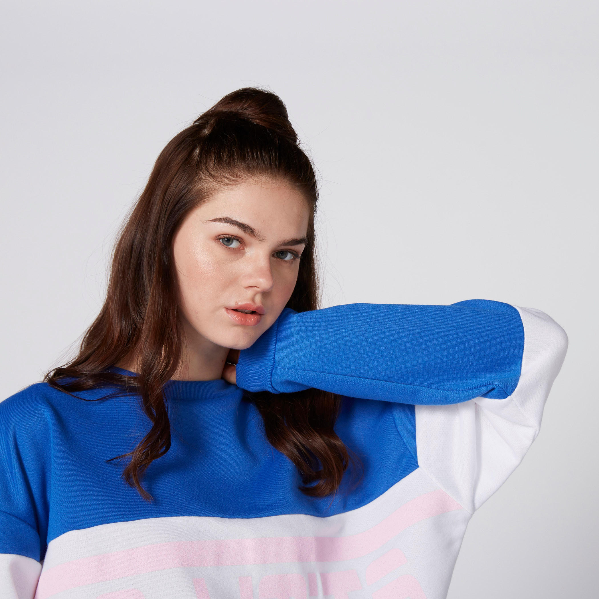 Crew Neck Sweatshirt with Long Sleeves-women-winterwear-hoodiesandsweatshirts-sweatshirts-image-1