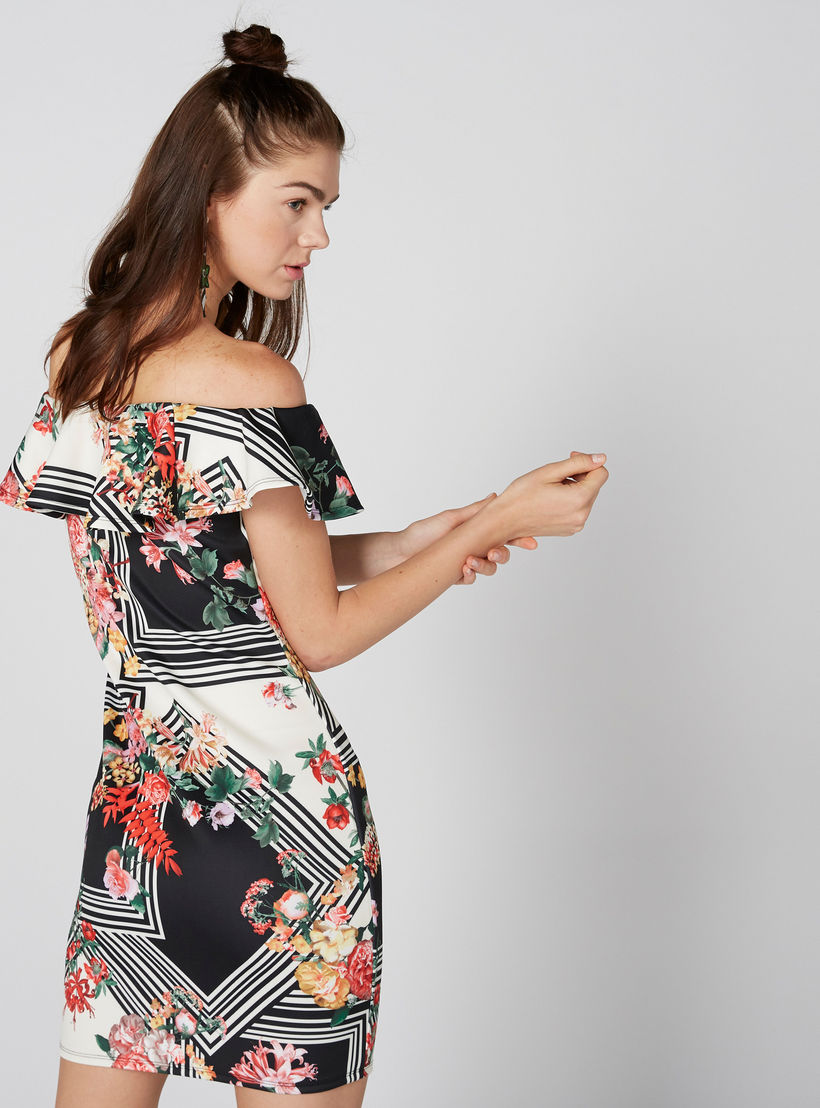 فستان قصير مكشوف الأكتاف بتفاصيل كشكش وطبعات-women-clothing-dresses-image-4