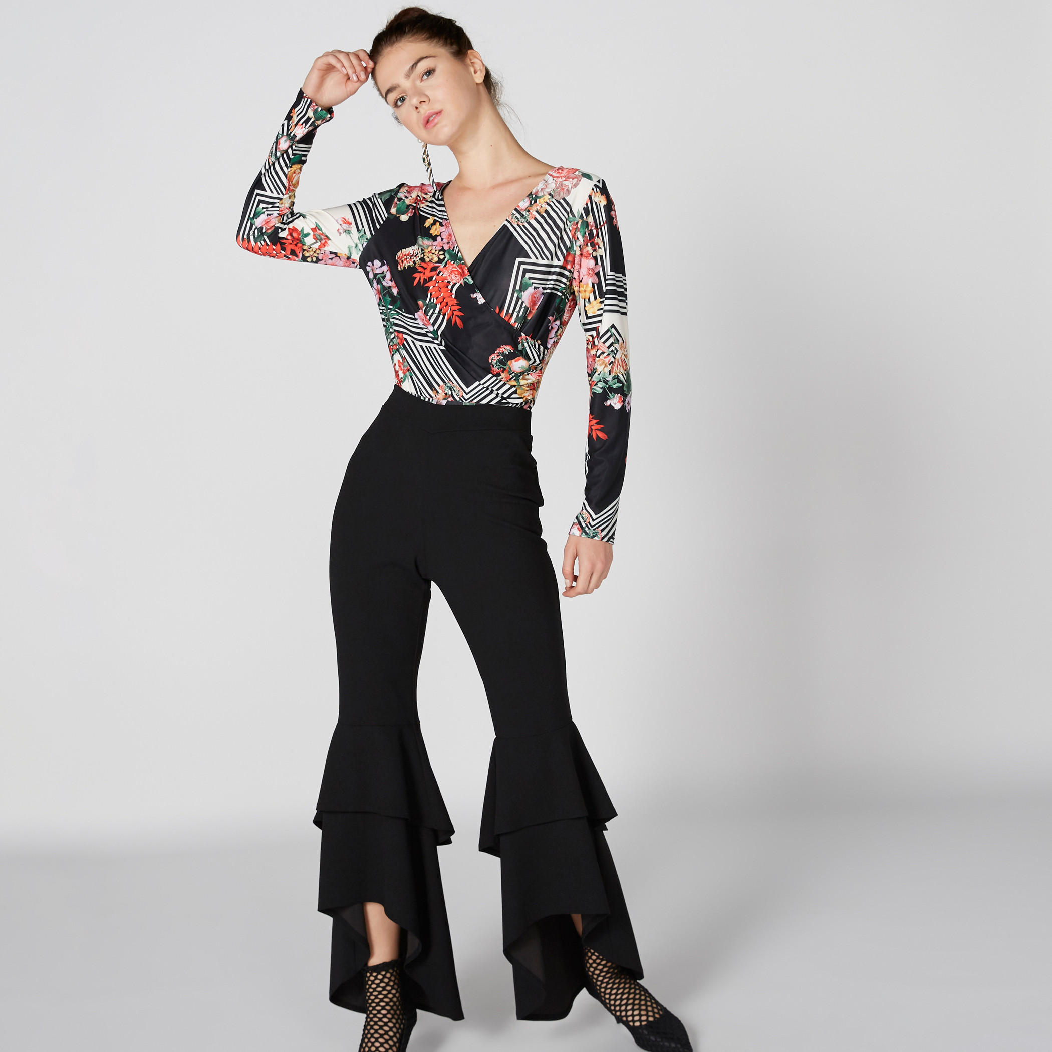بلوزة بياقة V وأكمام طويلة وطبعات-women-clothing-shirtsandblouses-blouses-image-1