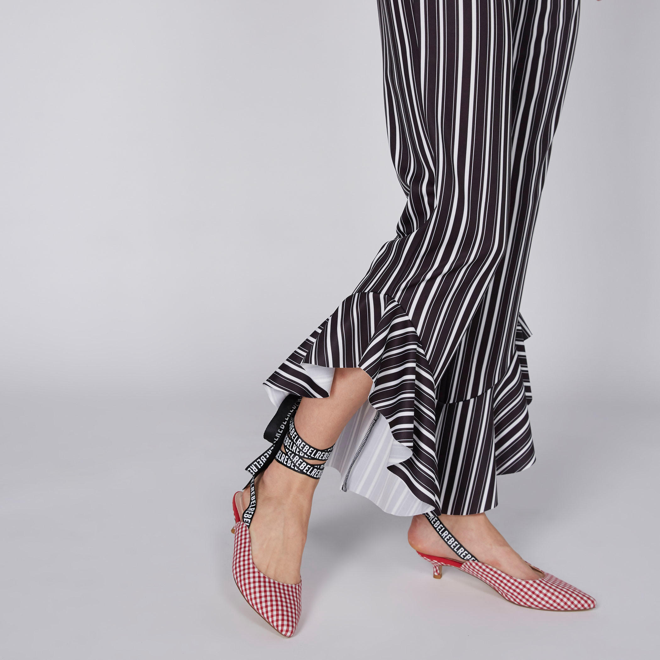 بنطال مقلّم بأساور كشكش واسعة وغير مستوية-women-clothing-bottoms-trousers-image-3