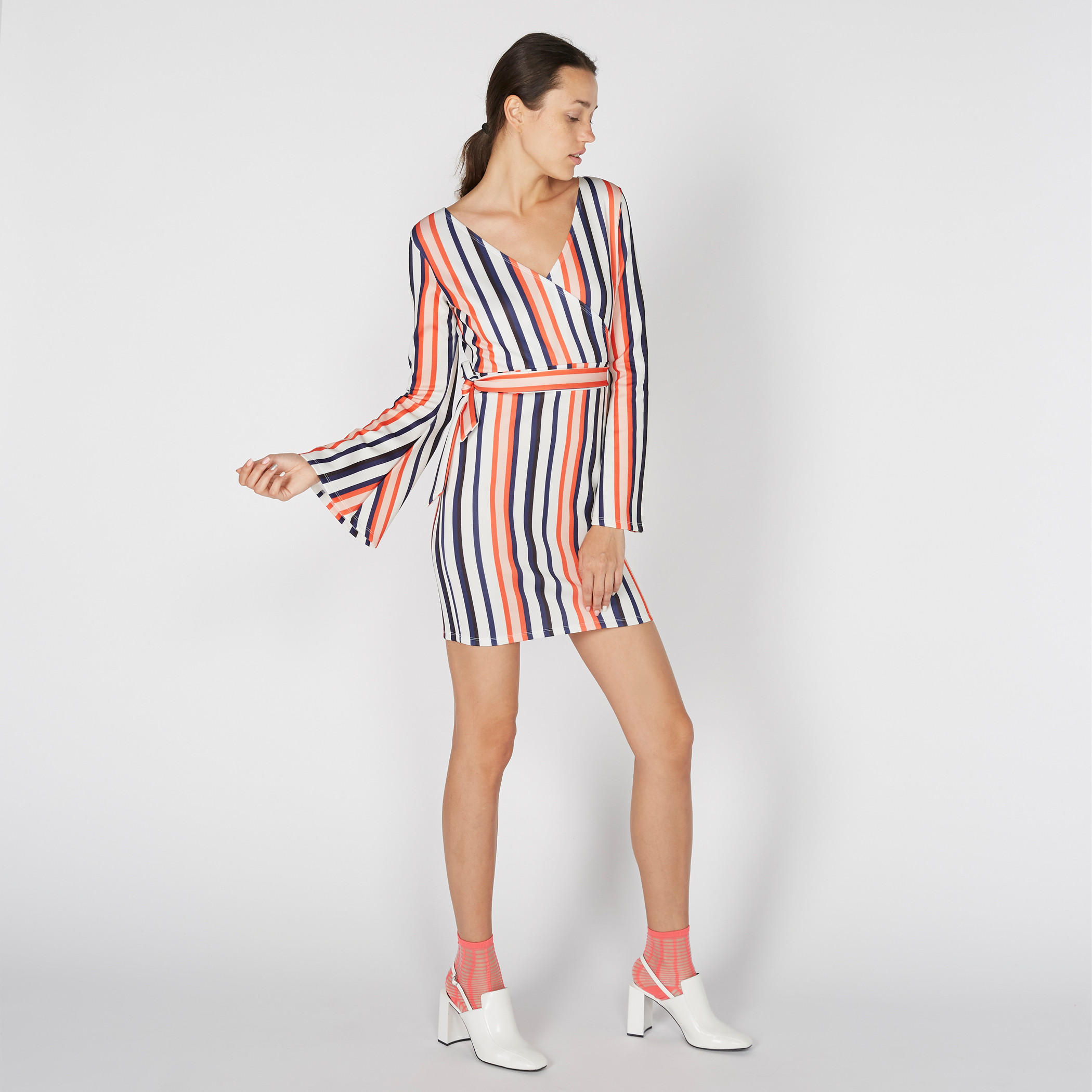 فستان قصير مقلّم بأكمام طويلة-women-clothing-dresses-image-1