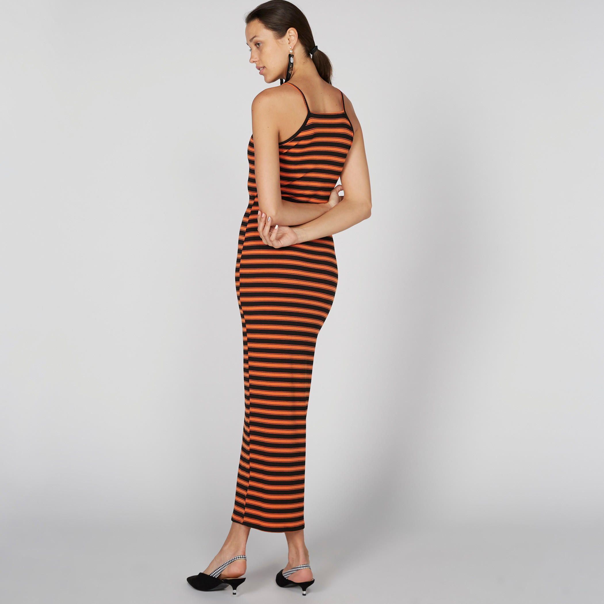 فستان طويل مقلّم بحمّالات رفيعة-women-clothing-dresses-image-1