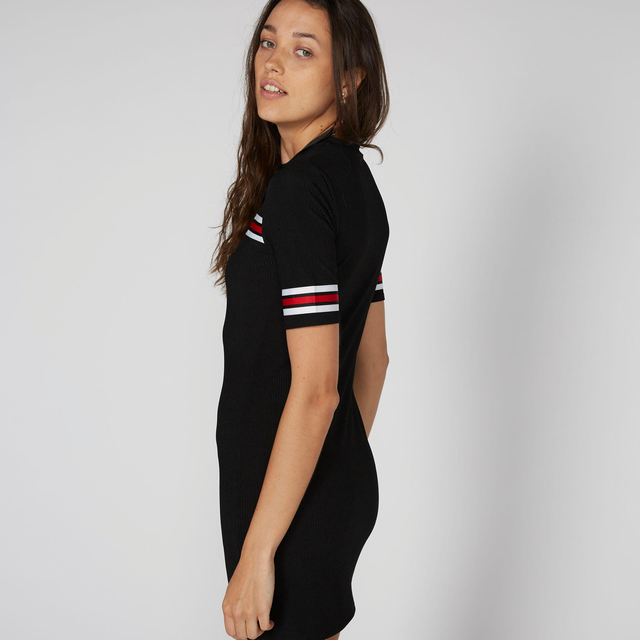 فستان قصير بياقة مستديرة وأكمام قصيرة-women-clothing-dresses-image-3
