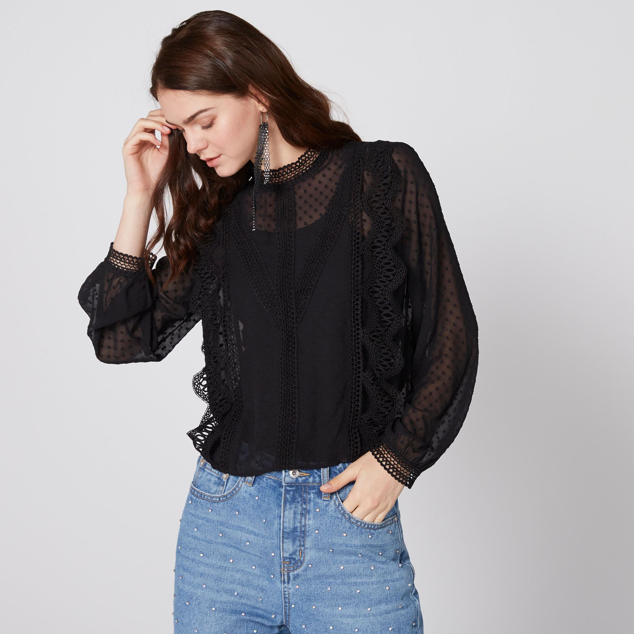 بلوزة بياقة عالية وأكمام طويلة وتفاصيل دانتيل-women-clothing-shirtsandblouses-blouses-image-1