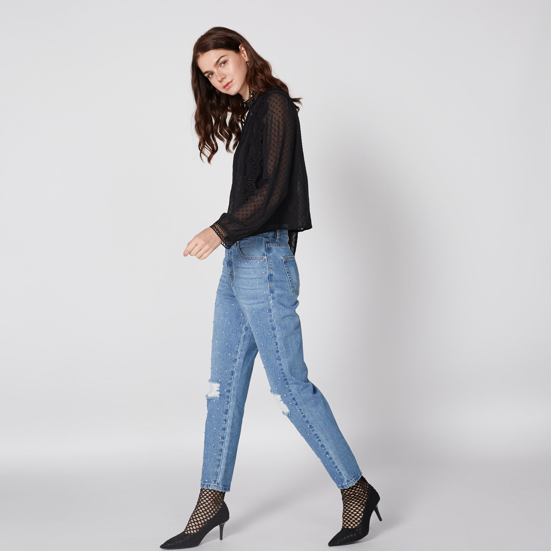 بلوزة بياقة عالية وأكمام طويلة وتفاصيل دانتيل-women-clothing-shirtsandblouses-blouses-image-2