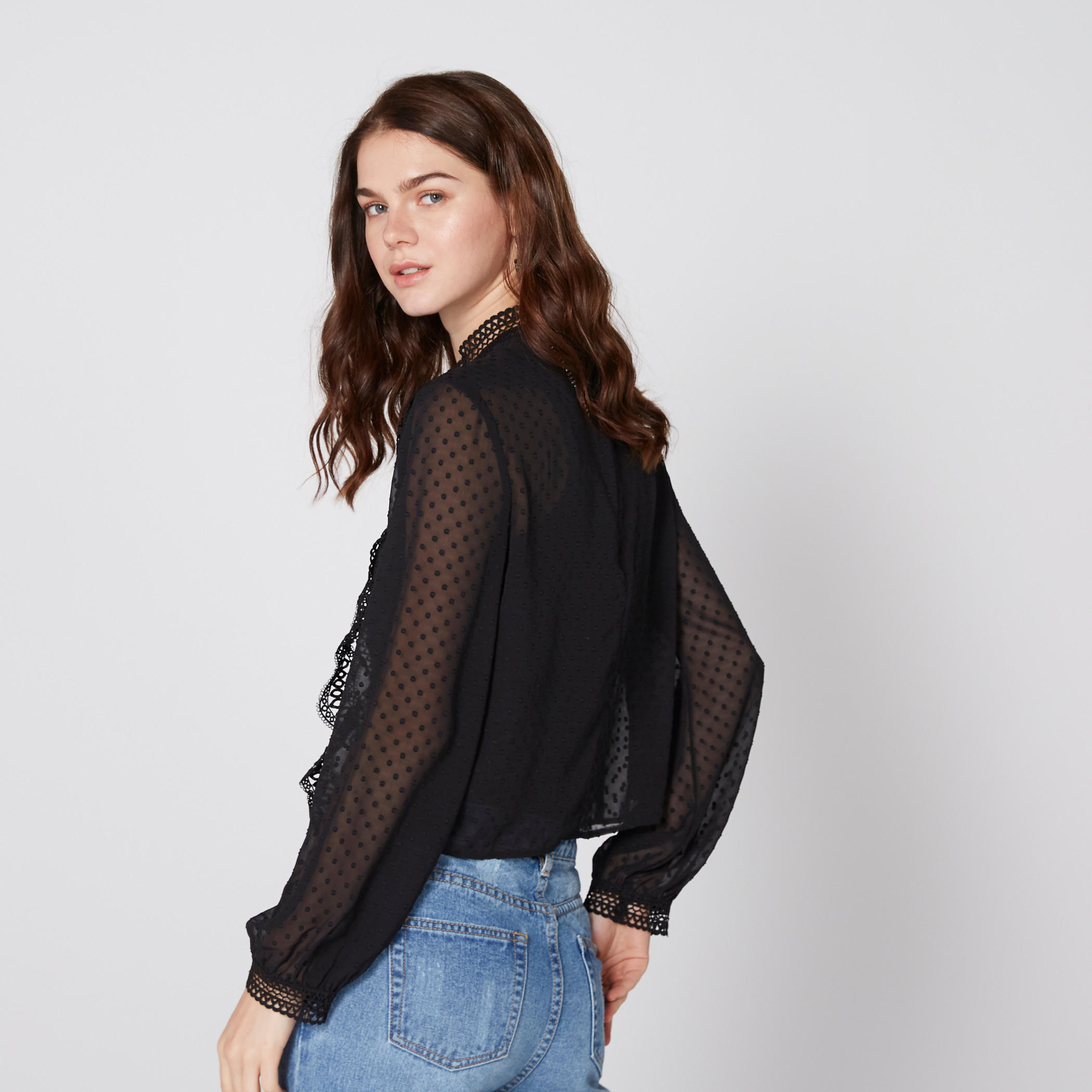 بلوزة بياقة عالية وأكمام طويلة وتفاصيل دانتيل-women-clothing-shirtsandblouses-blouses-image-3