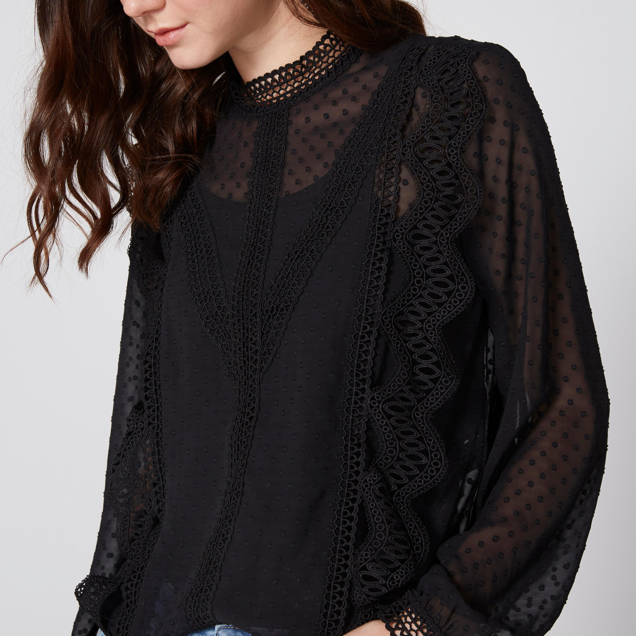 بلوزة بياقة عالية وأكمام طويلة وتفاصيل دانتيل-women-clothing-shirtsandblouses-blouses-image-4