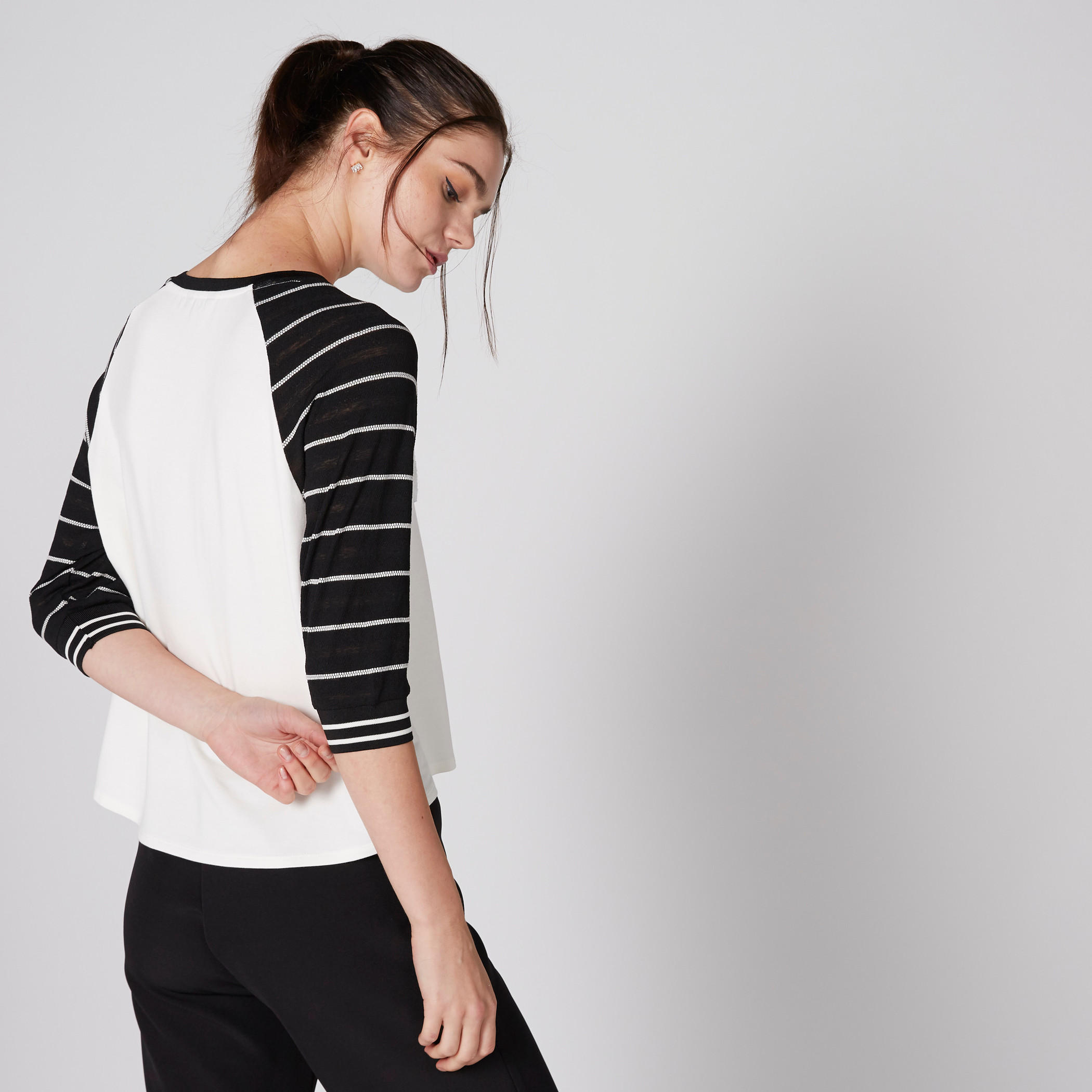 تيشيرت بياقة ضيّقة وأكمام 3/4 وطبعات-women-clothing-tshirts-image-2