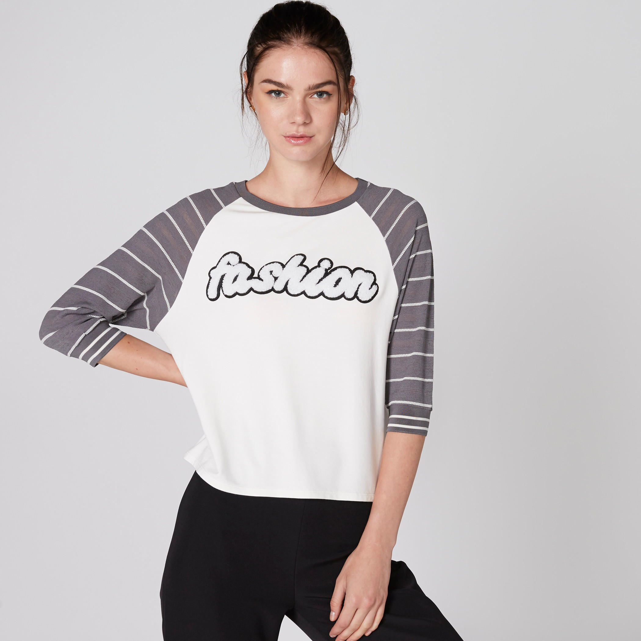تيشيرت بياقة ضيّقة وأكمام 3/4 وطبعات-women-clothing-tshirts-image-1