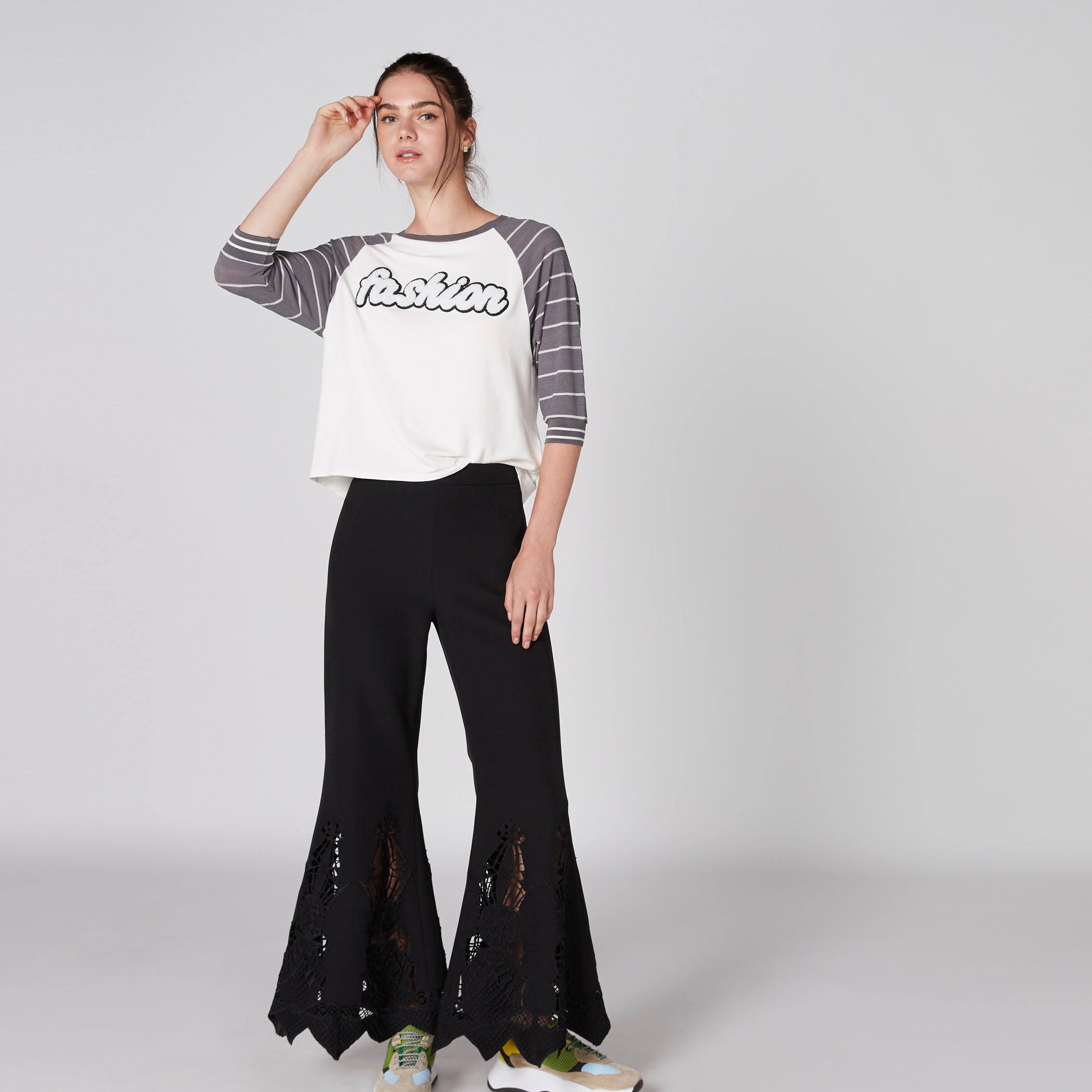 تيشيرت بياقة ضيّقة وأكمام 3/4 وطبعات-women-clothing-tshirts-image-3