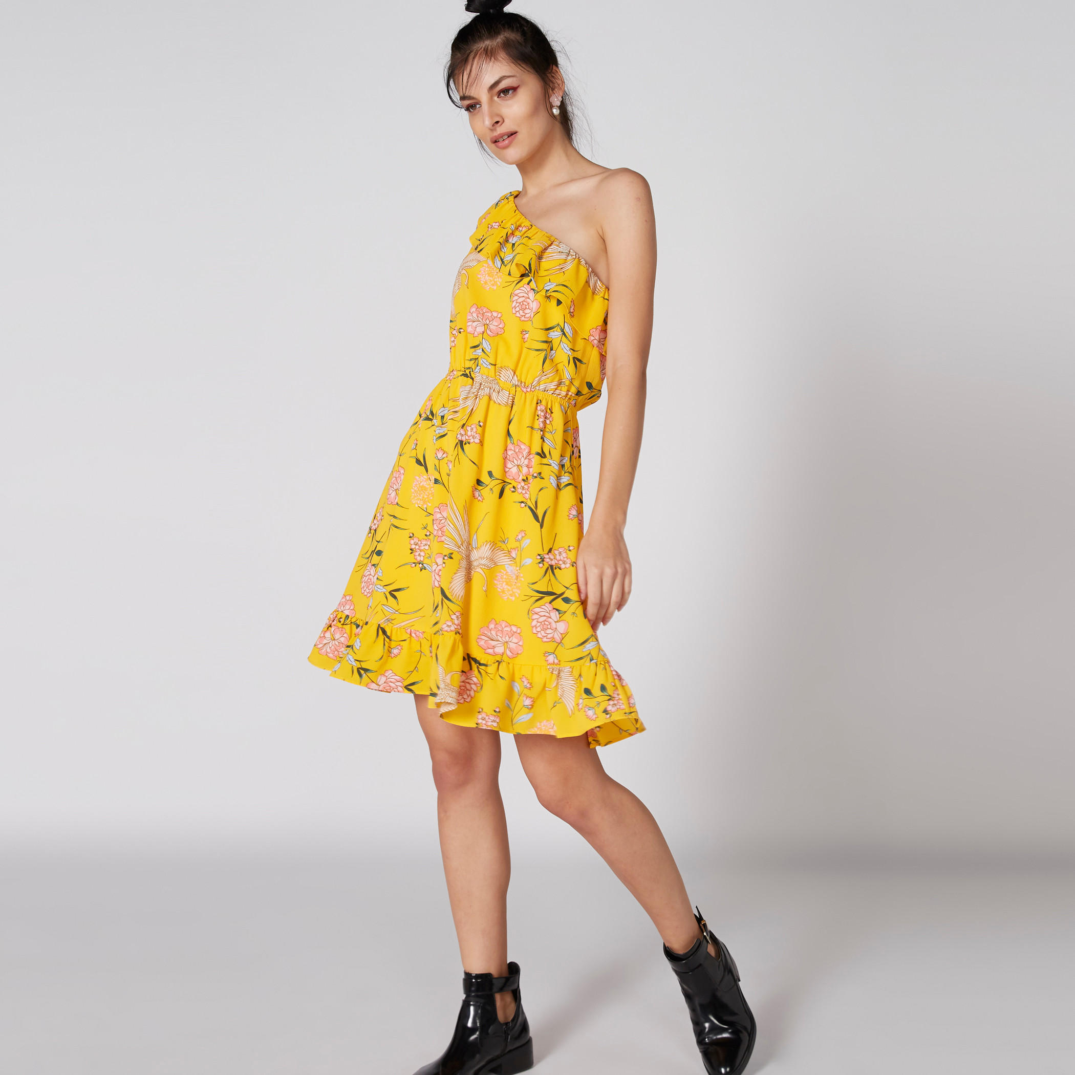 فستان متوسط الطول بكتف واحد وتفاصيل كشكش وطبعات-women-clothing-dresses-image-5