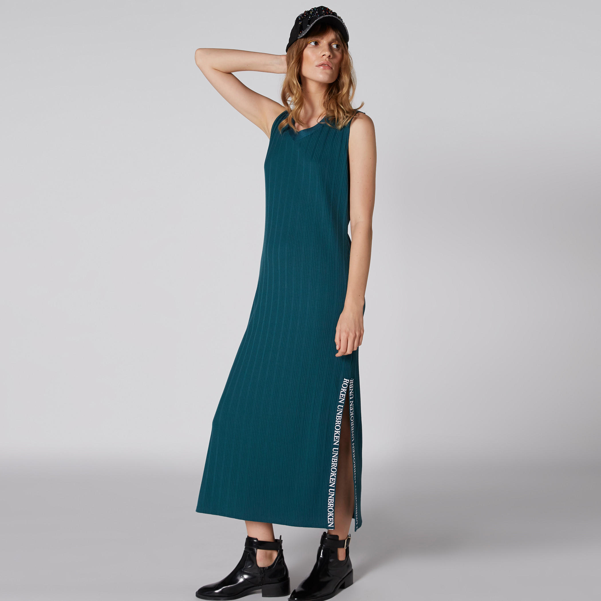 فستان مضلع دون أكمام بياقة V-women-clothing-dresses-image-1