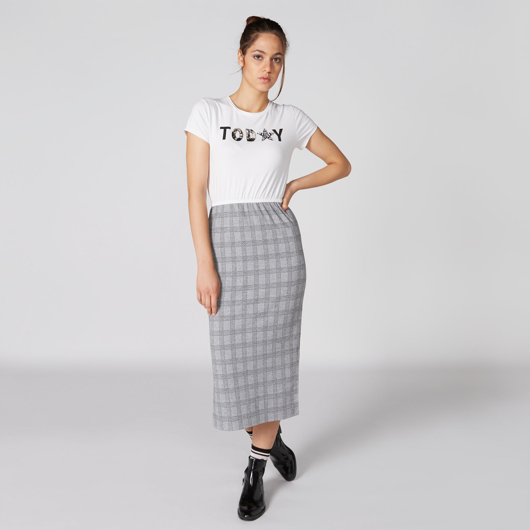 فستان كاروهات بأكمام قصيرة وتزيينات-women-clothing-dresses-image-1
