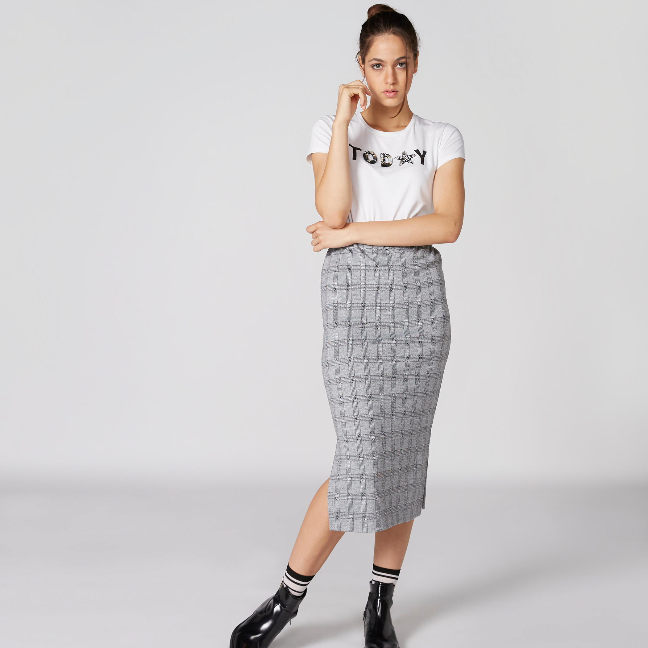 فستان كاروهات بأكمام قصيرة وتزيينات-women-clothing-dresses-image-3