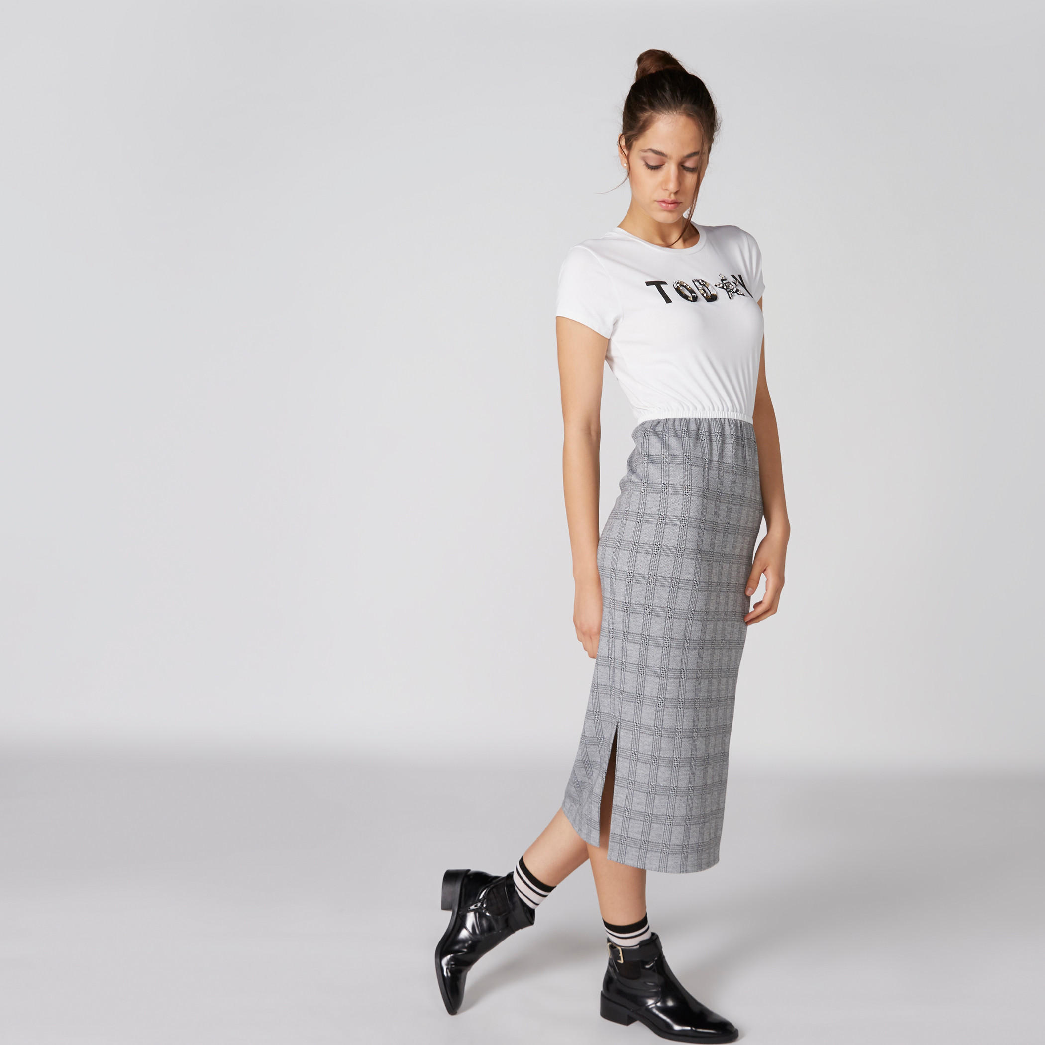 فستان كاروهات بأكمام قصيرة وتزيينات-women-clothing-dresses-image-4