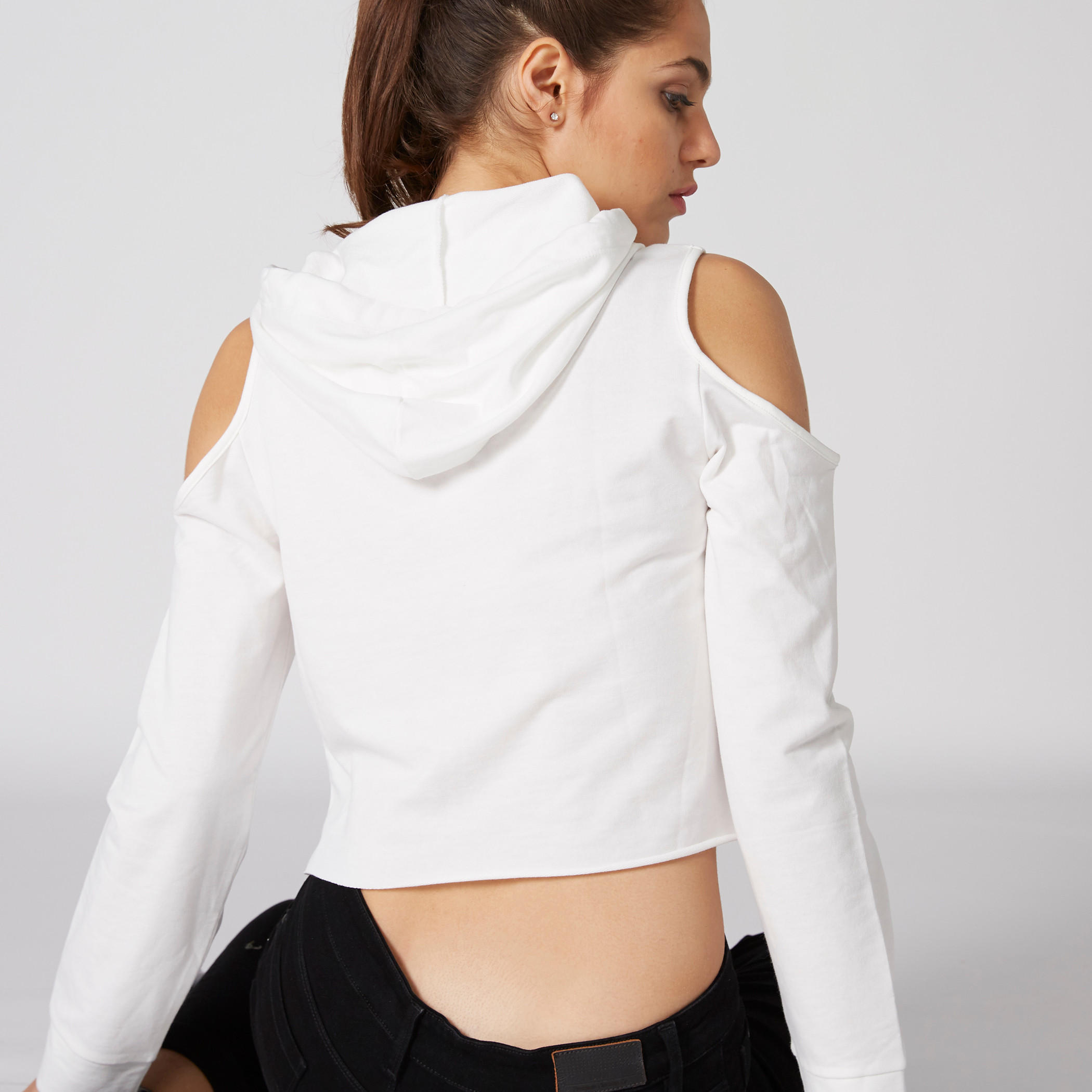 تيشيرت مكشوف الأكتاف بأكمام طويلة وطبعات وقبعة-women-clothing-tshirts-image-2