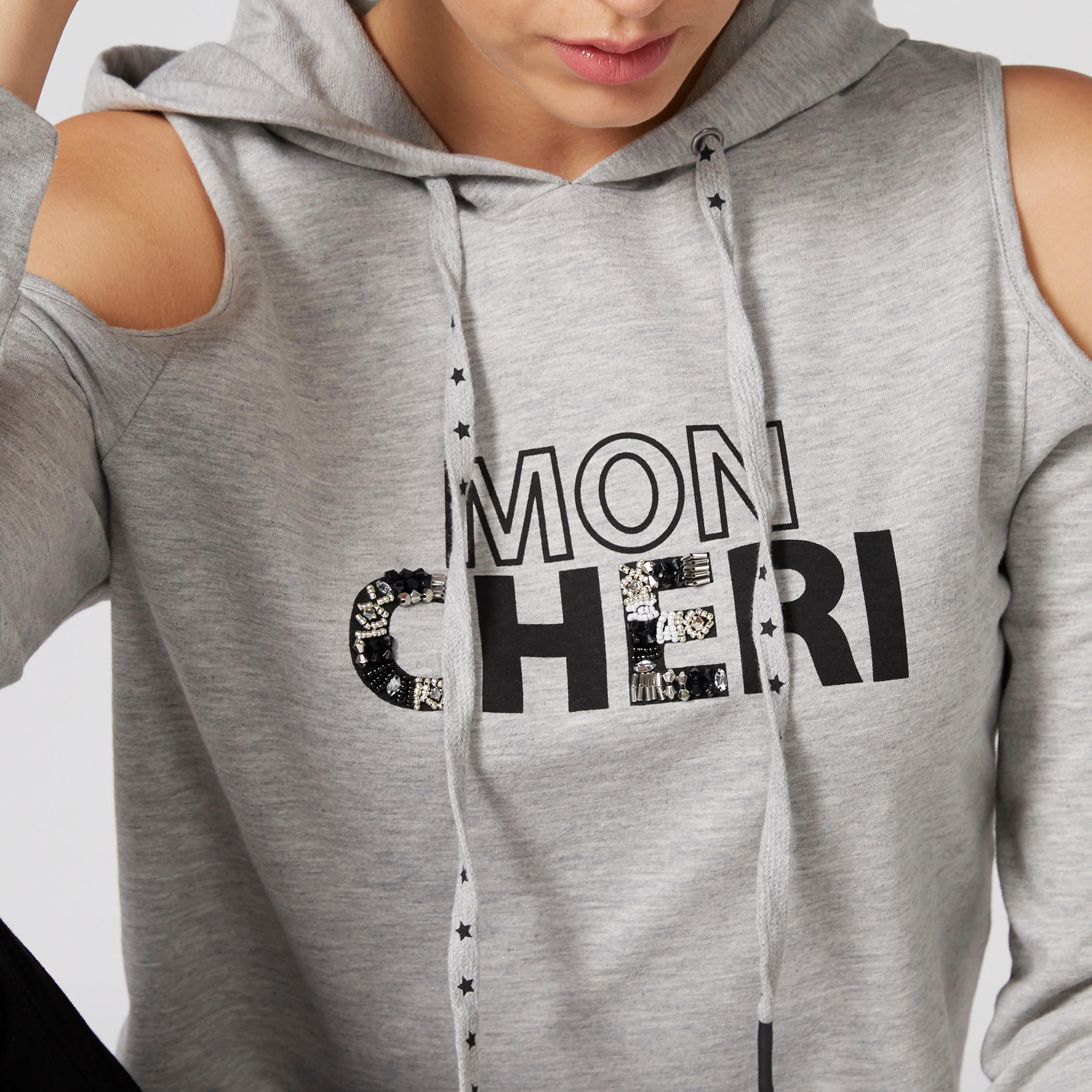 تيشيرت مكشوف الأكتاف بأكمام طويلة وطبعات وقبعة-women-clothing-tshirts-image-4