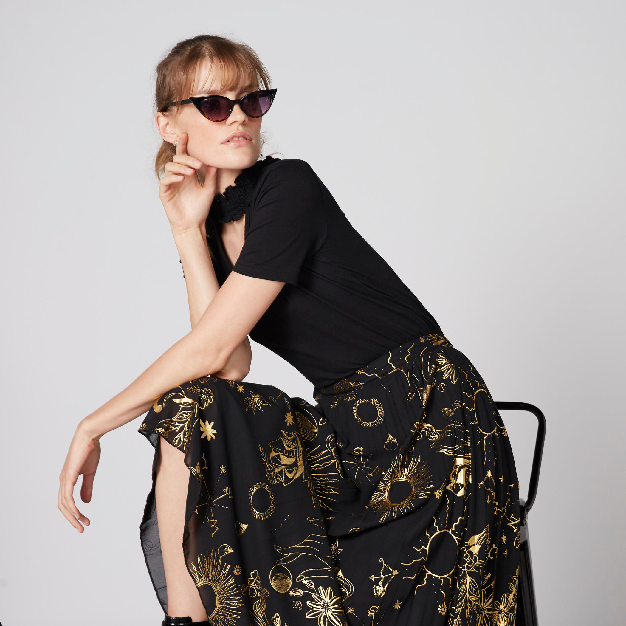 بلوزة بياقة طوق وأكمام قصيرة-women-clothing-tshirts-image-1