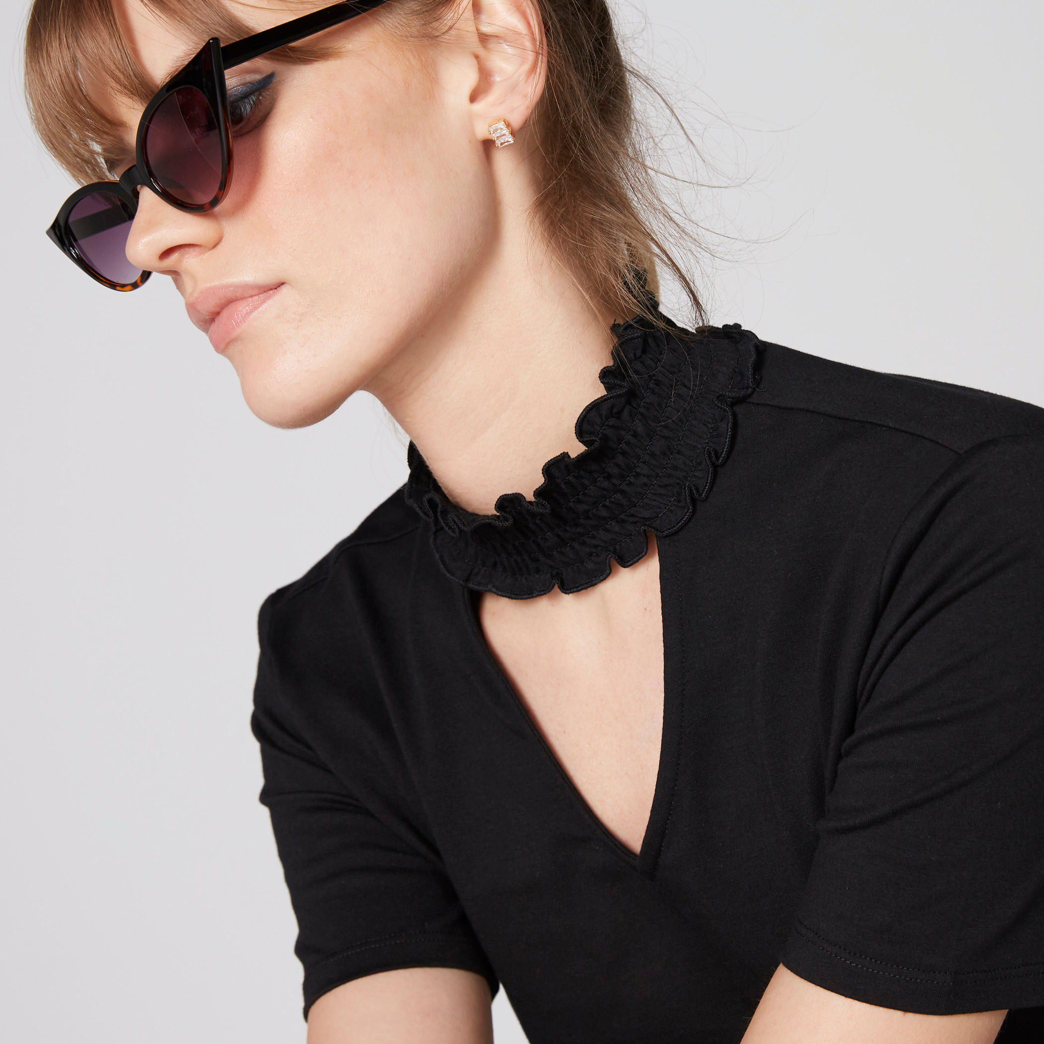 بلوزة بياقة طوق وأكمام قصيرة-women-clothing-tshirts-image-3