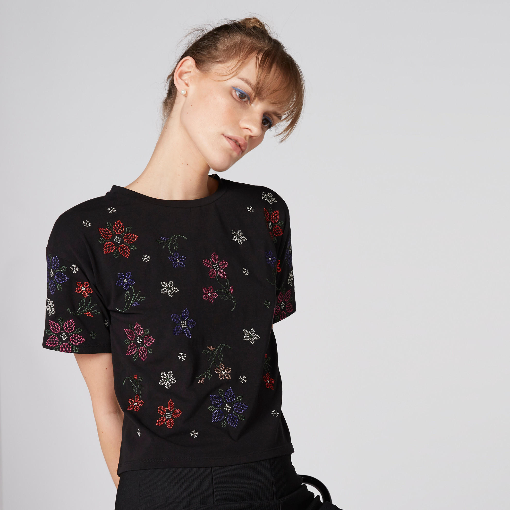 بلوزة بياقة ضيّقة وأكمام قصيرة وطبعات-women-clothing-tshirts-image-3