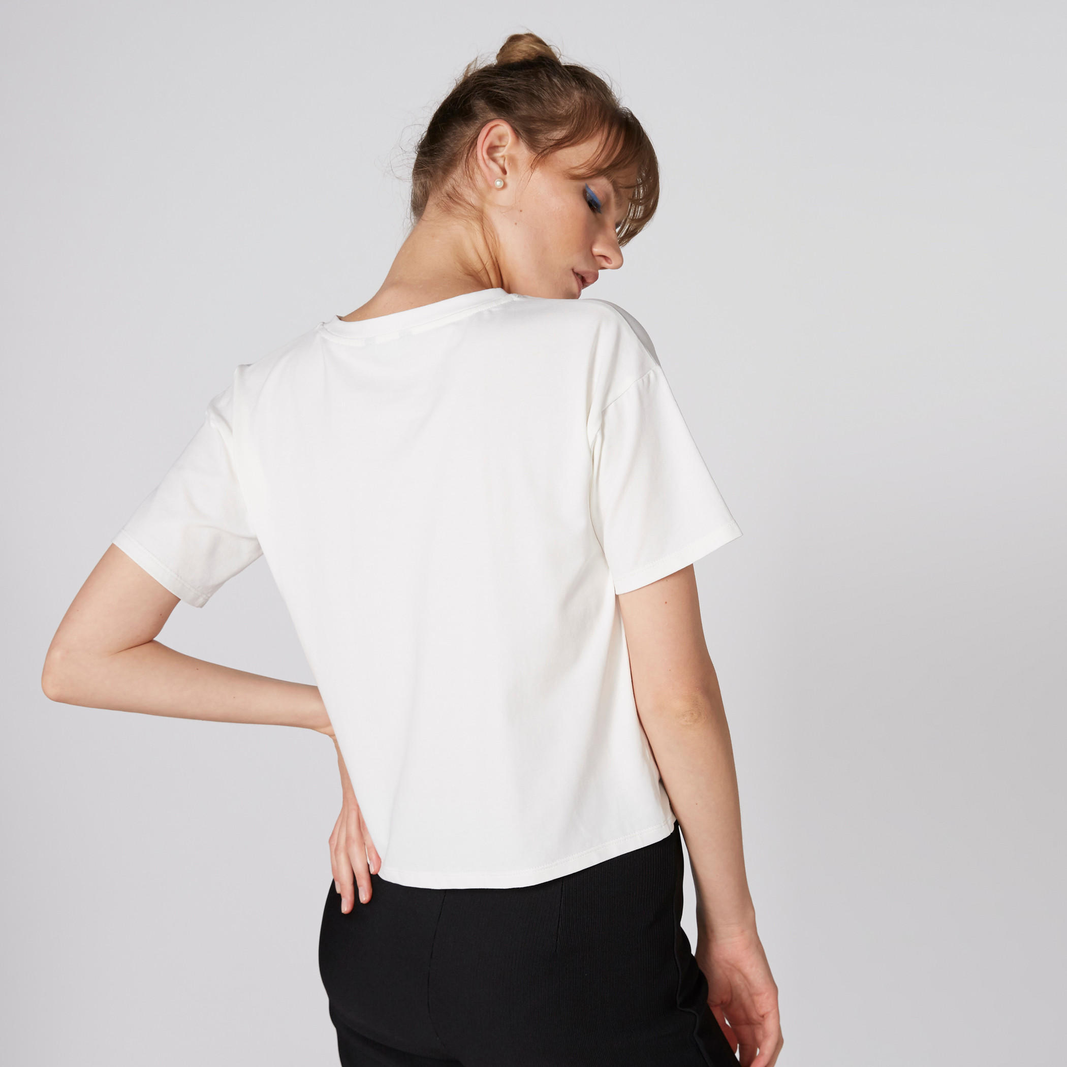 بلوزة بياقة ضيّقة وأكمام قصيرة وطبعات-women-clothing-tshirts-image-5