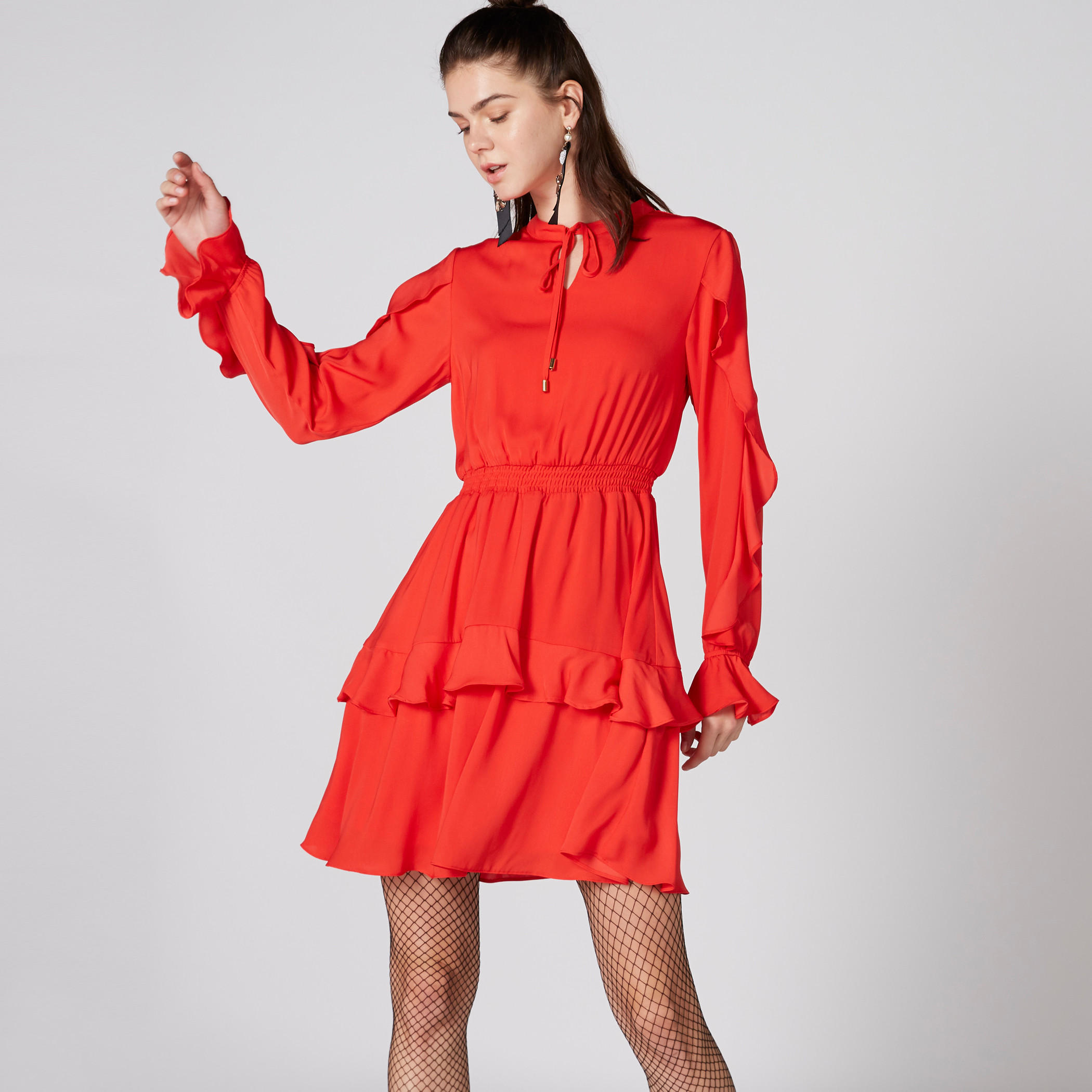 فستان قصير بأكمام طويلة وأربطة وتفاصيل كشكش-women-clothing-dresses-image-1