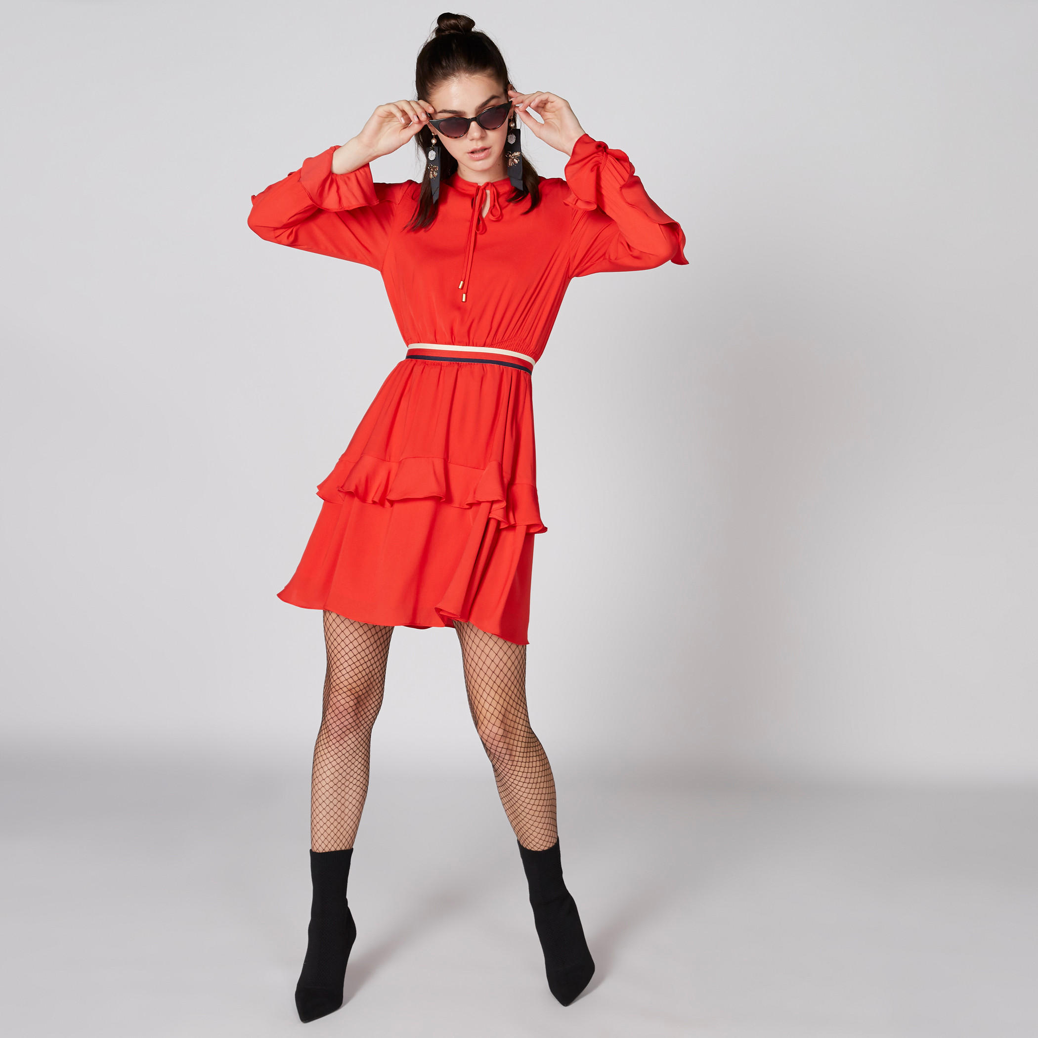 فستان قصير بأكمام طويلة وأربطة وتفاصيل كشكش-women-clothing-dresses-image-3