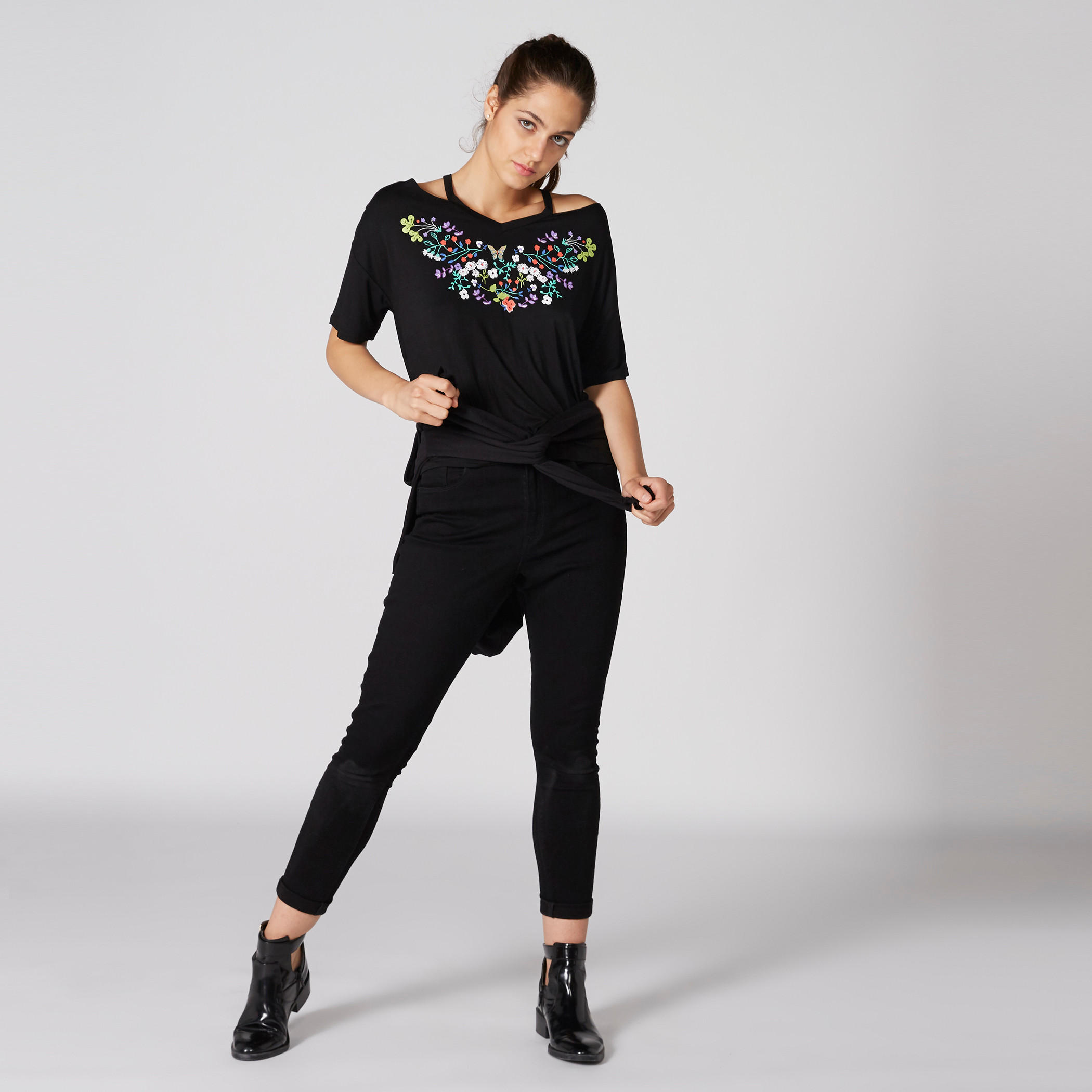 بلوزة بياقة سويت هارت وأكمام قصيرة وطبعات-women-clothing-tshirts-image-3
