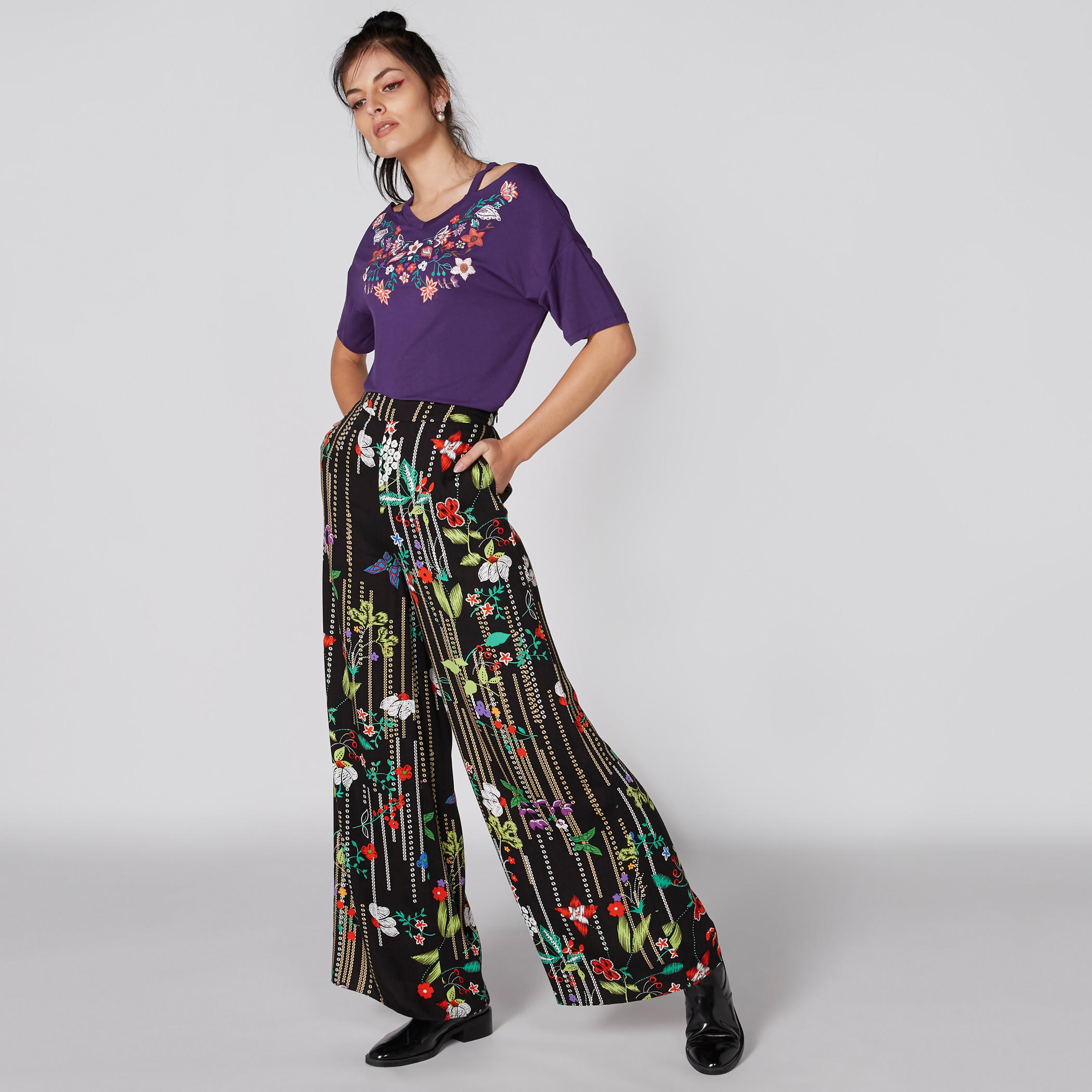 بلوزة بياقة سويت هارت وأكمام قصيرة وطبعات-women-clothing-tshirts-image-3