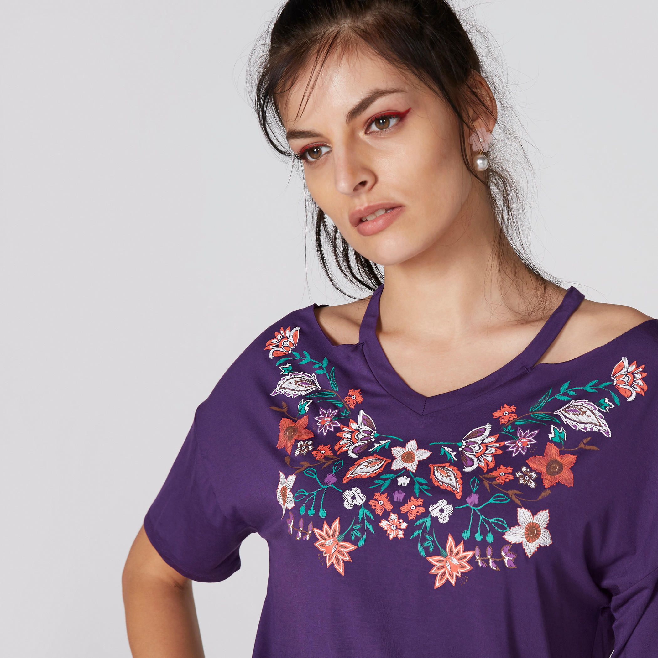 بلوزة بياقة سويت هارت وأكمام قصيرة وطبعات-women-clothing-tshirts-image-4