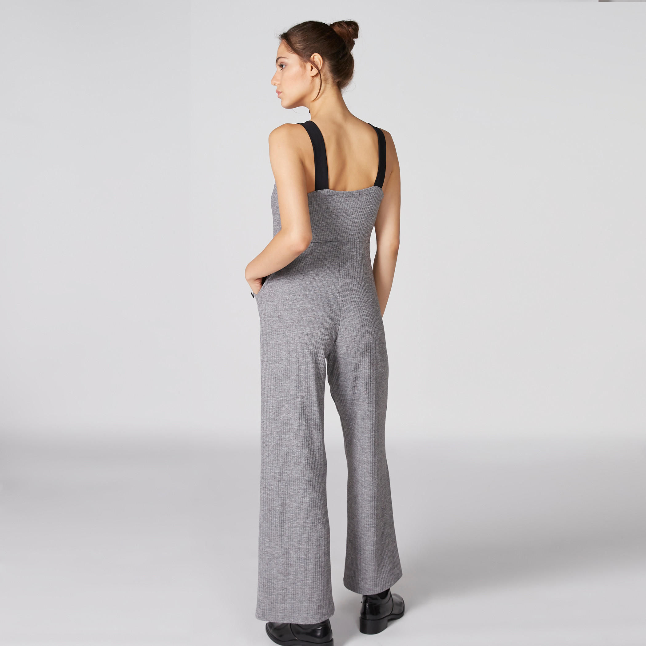 أفرول مضلّع بحمّالات كتف قابلة للتعديل وجيوب-women-clothing-jumpsuits-image-2