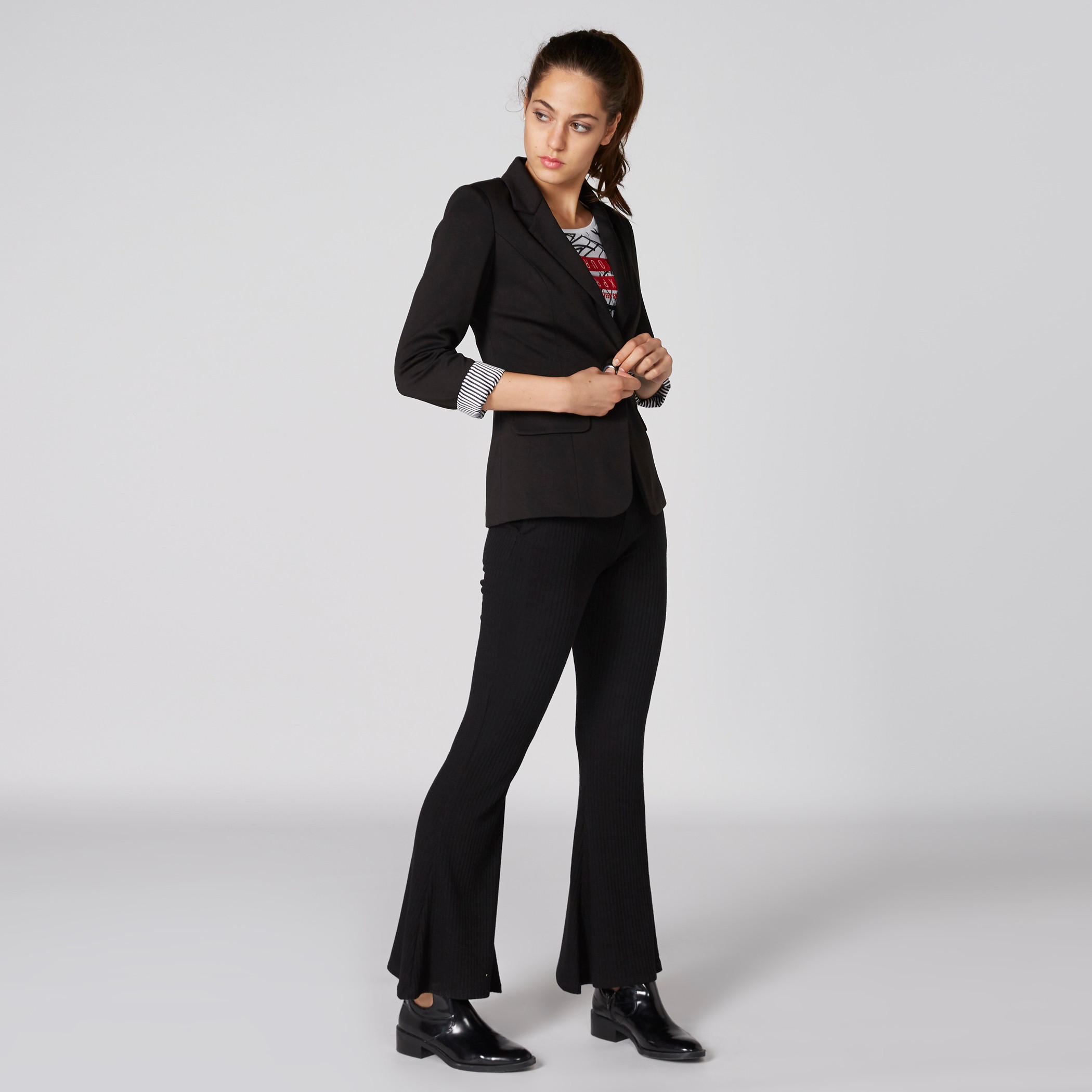 بنطال واسع مضّلع بخصر مطّاطي وجيوب-women-clothing-bottoms-trousers-image-3