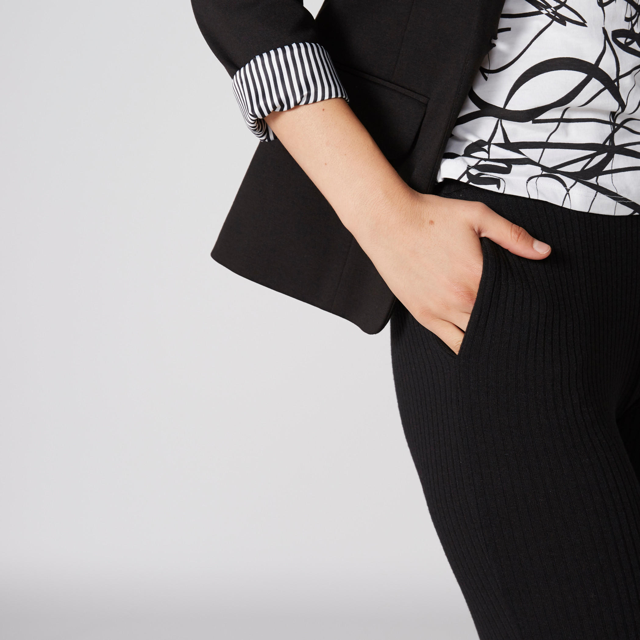 بنطال واسع مضّلع بخصر مطّاطي وجيوب-women-clothing-bottoms-trousers-image-4